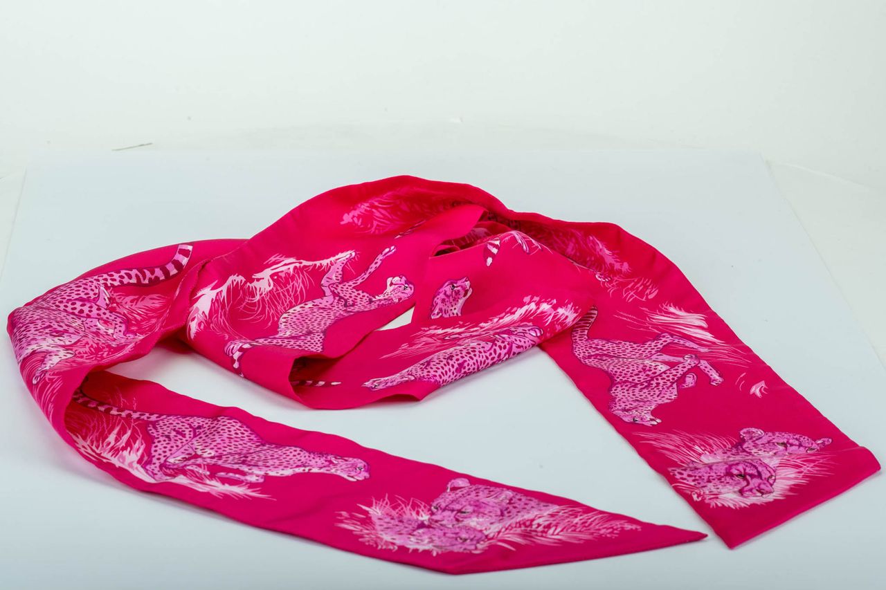 Hermes Guepards Fuchsia Thin Maxi Twilly