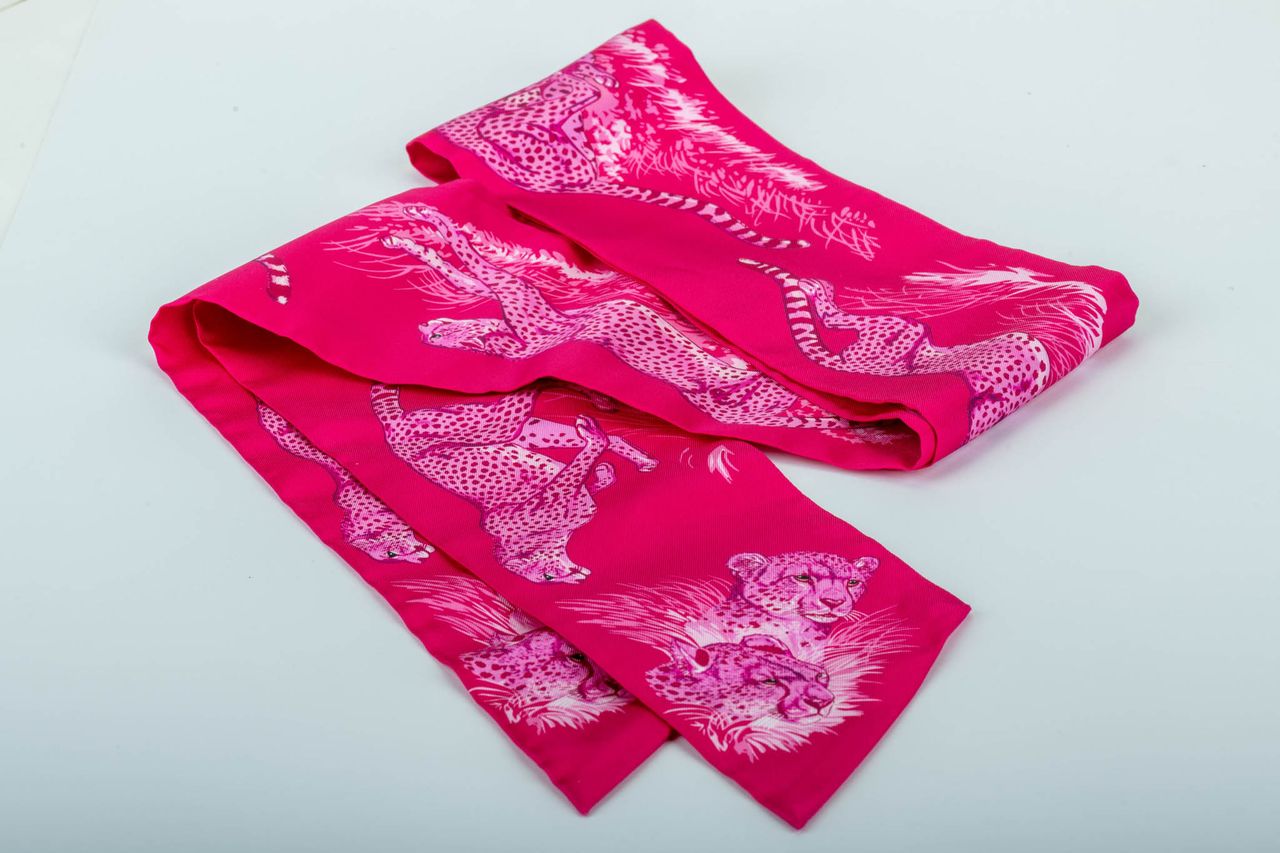 Hermes Guepards Fuchsia Thin Maxi Twilly