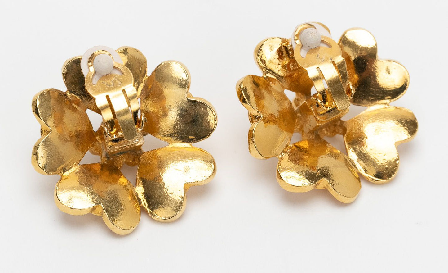 Chanel 70s   Flower Pearl Clip Ons