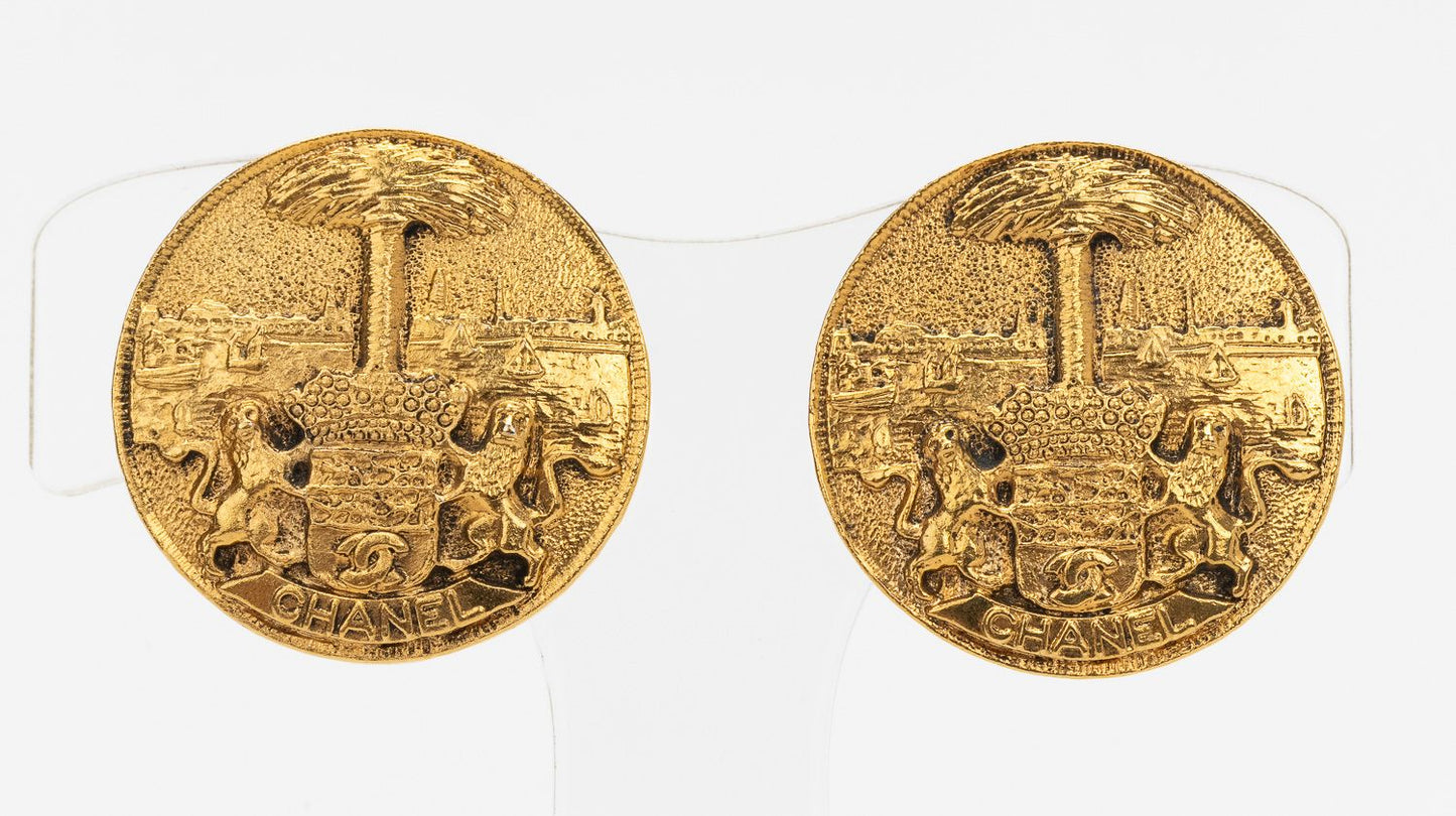 Chanel 80s   Gold Clip Earrings