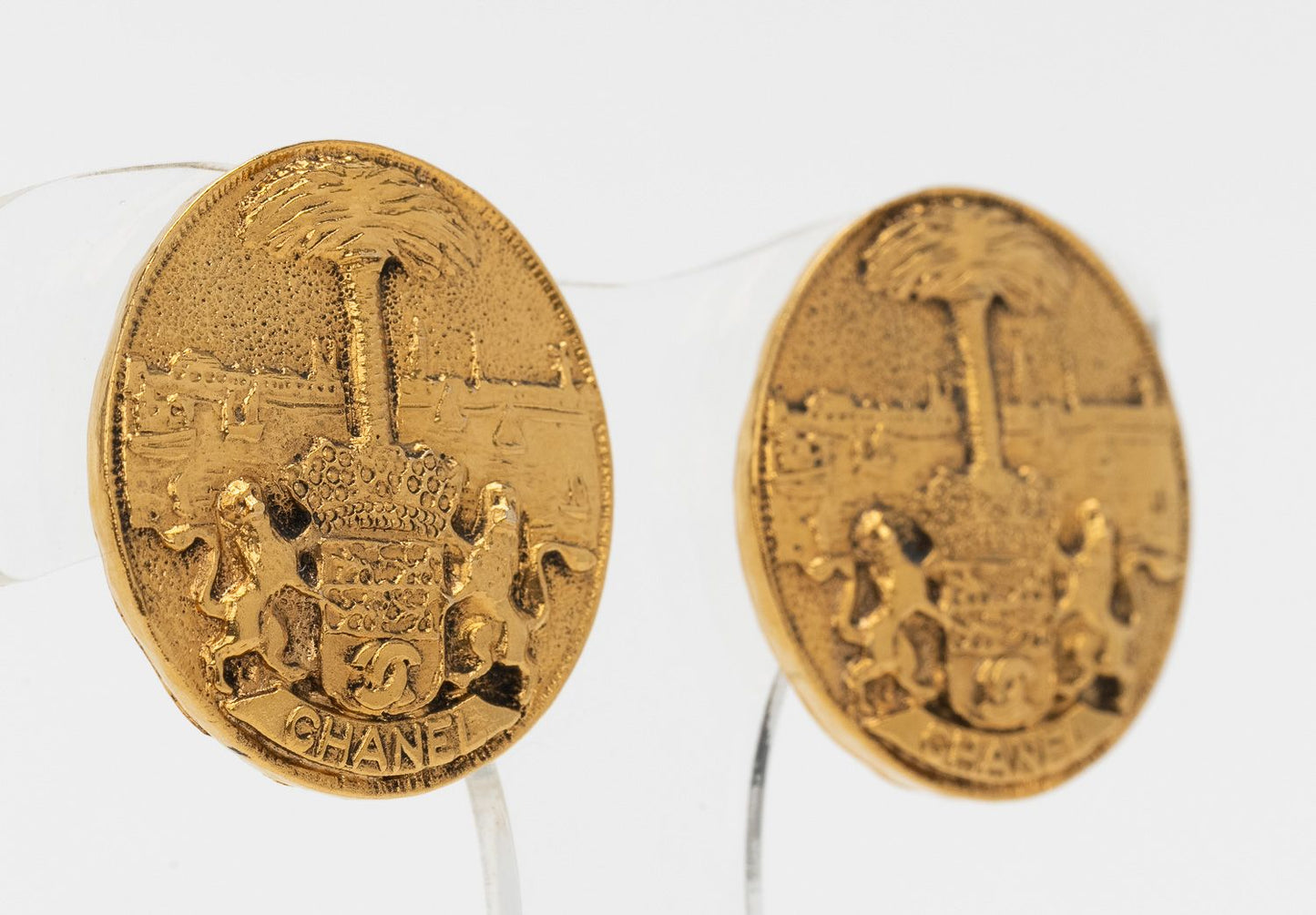 Chanel 80s   Gold Clip Earrings