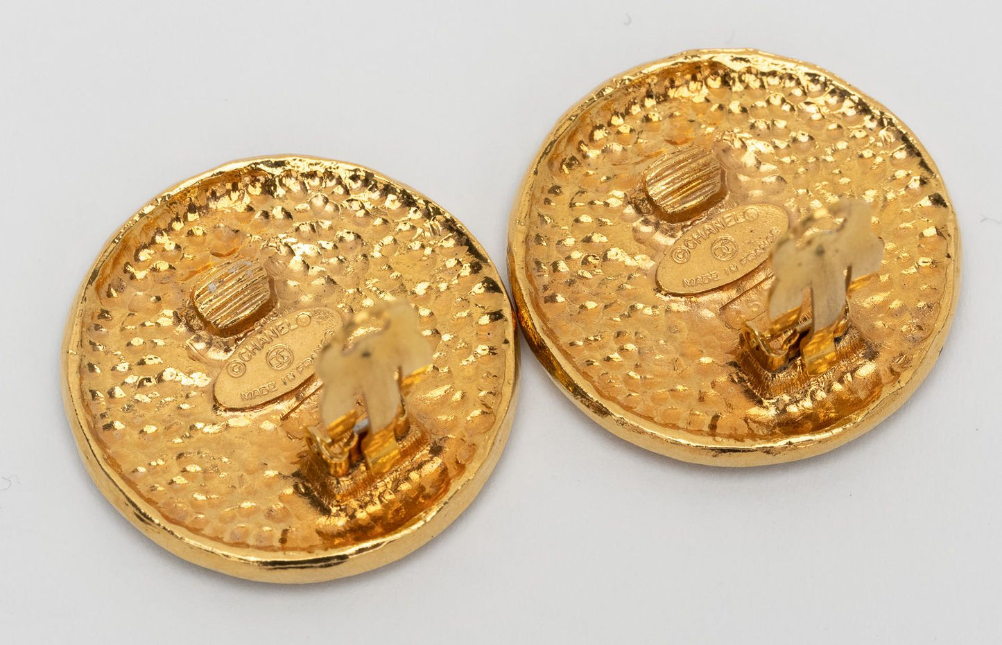 Chanel 80s   Gold Clip Earrings