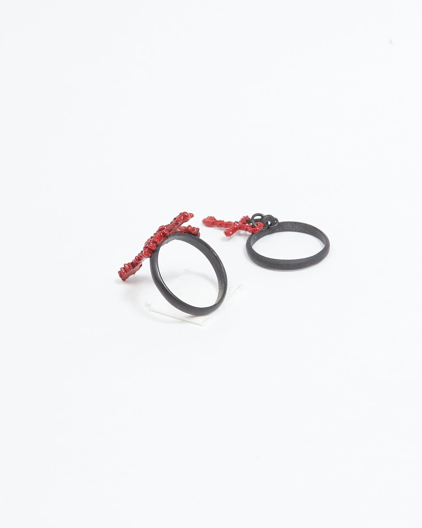 Dior   Red/Black Gothic Cross 2 Ring Set