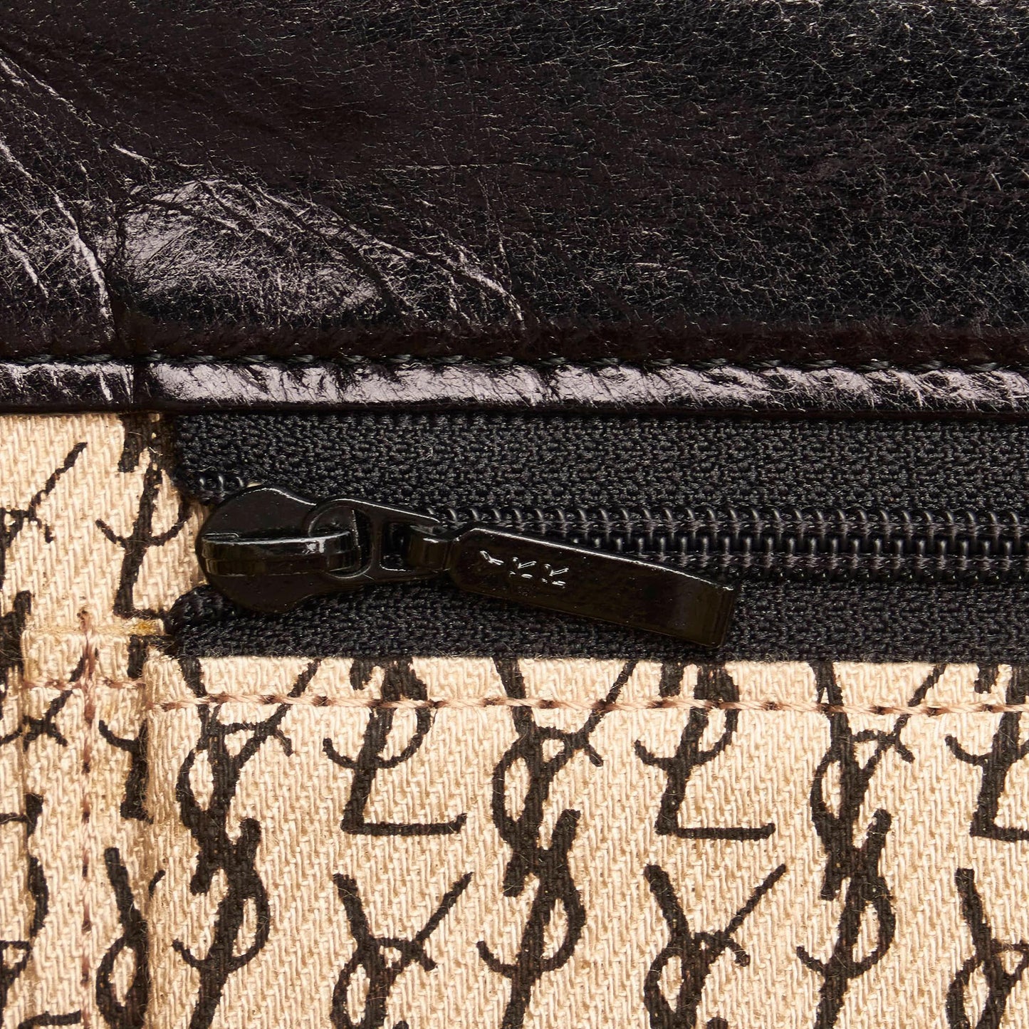 Saint Laurent Chevron Leather Clutch Bag (SHG-34249