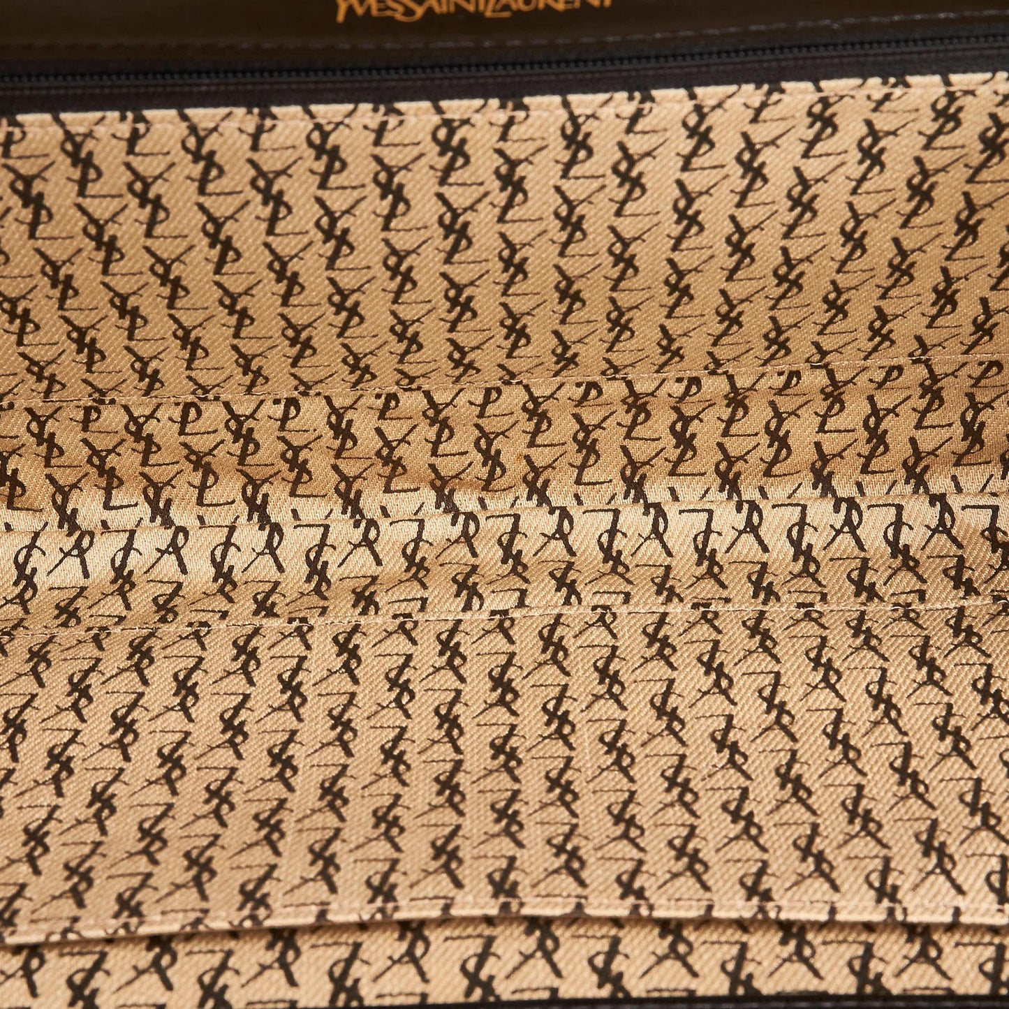 Saint Laurent Chevron Leather Clutch Bag (SHG-34249