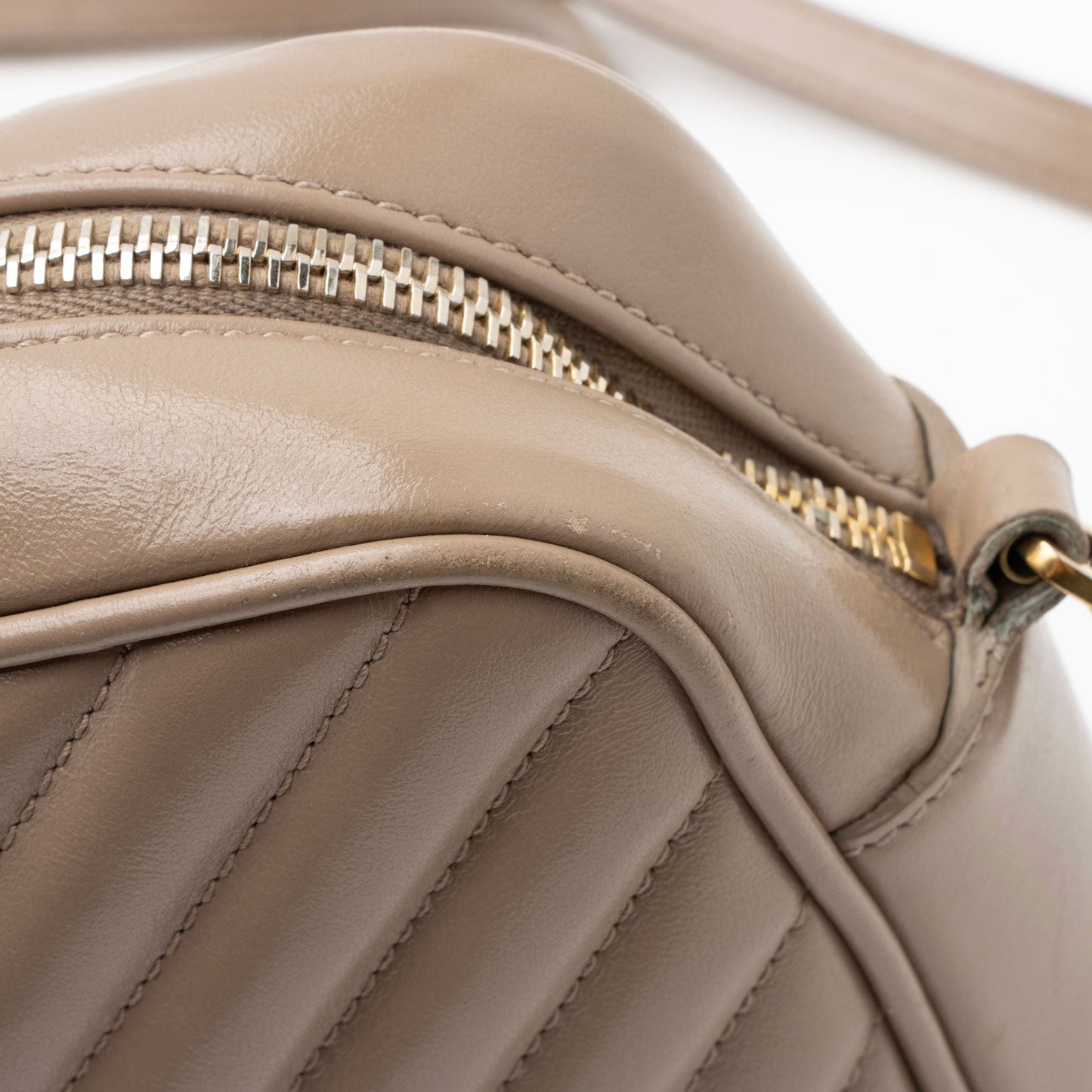Saint Laurent Matelasse Calfskin Monogram Lou Camera Bag 3Riqa1
