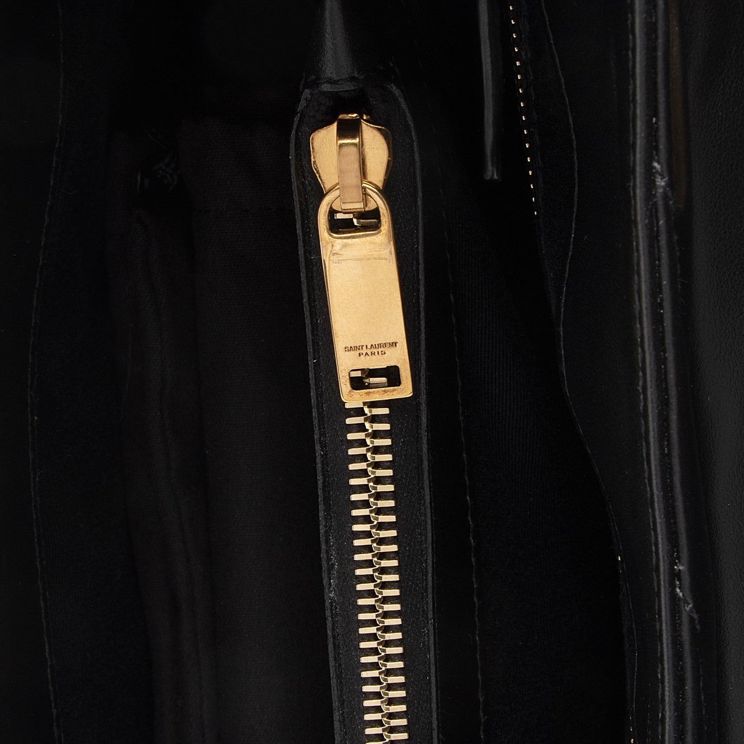 Saint Laurent Matelasse Calfskin Monogram LouLou Chain Medium Shoulder Bag m6cEGy