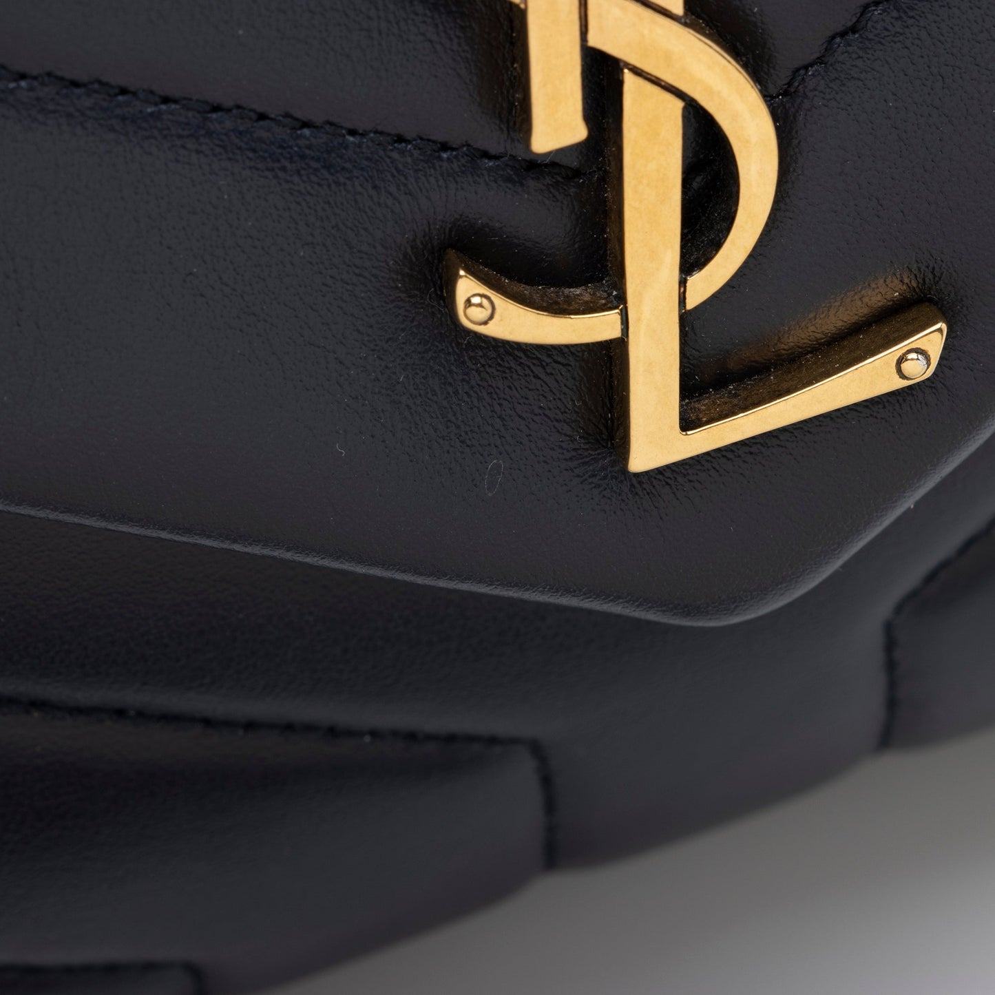 Saint Laurent Matelasse Calfskin Monogram LouLou Chain Small Crossbody Bag HY4rvs
