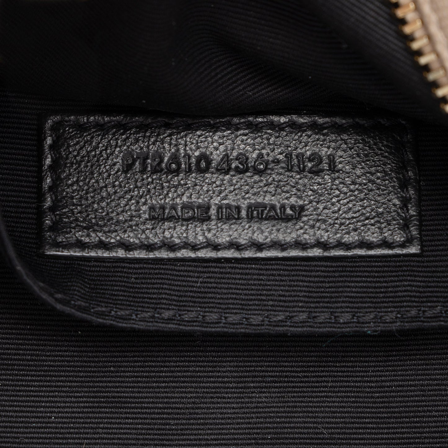 Saint Laurent Matelasse Grain de Poudre Monogram Vinyle Round Camera Bag Z2Rbux