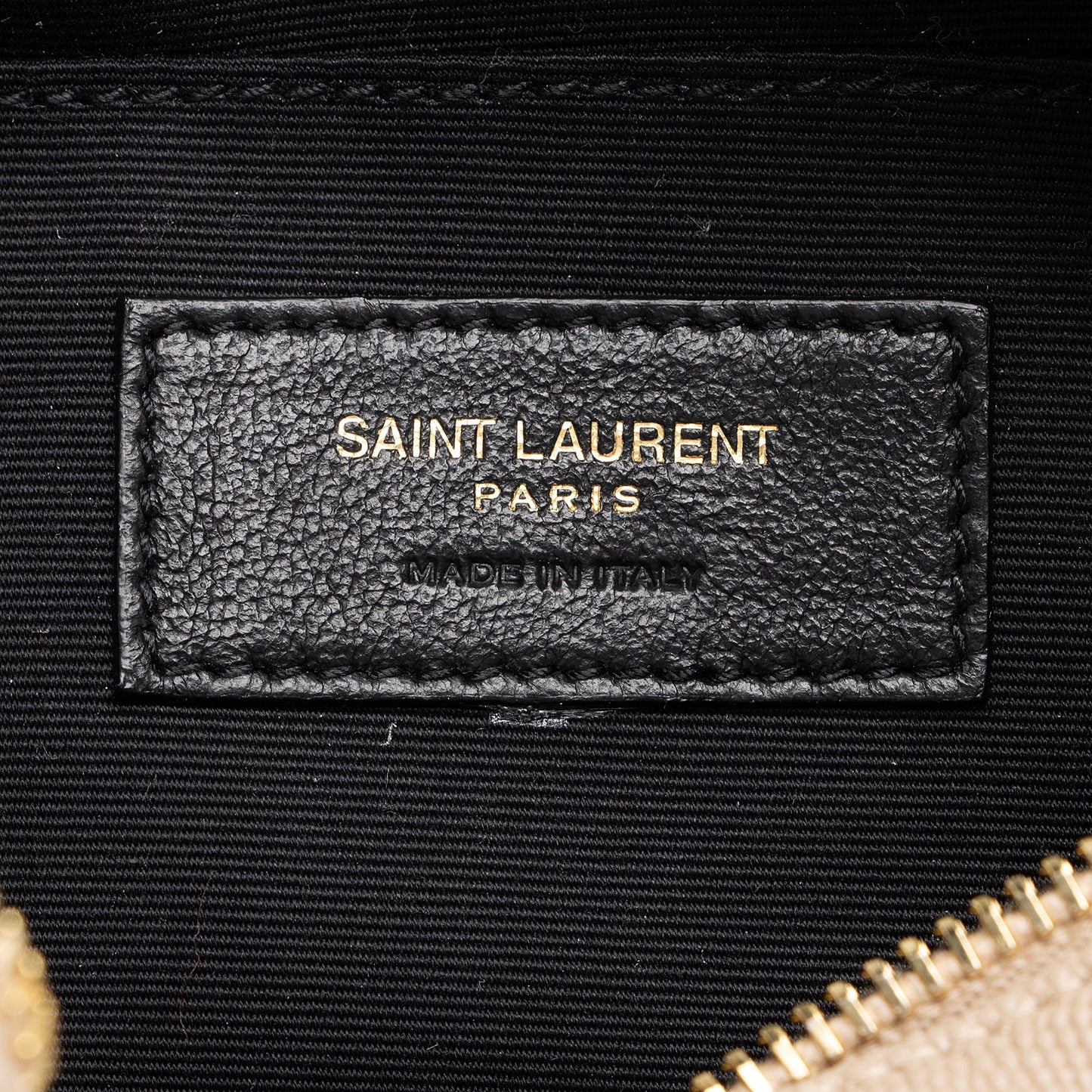 Saint Laurent Matelasse Grain de Poudre Monogram Vinyle Round Camera Bag Z2Rbux