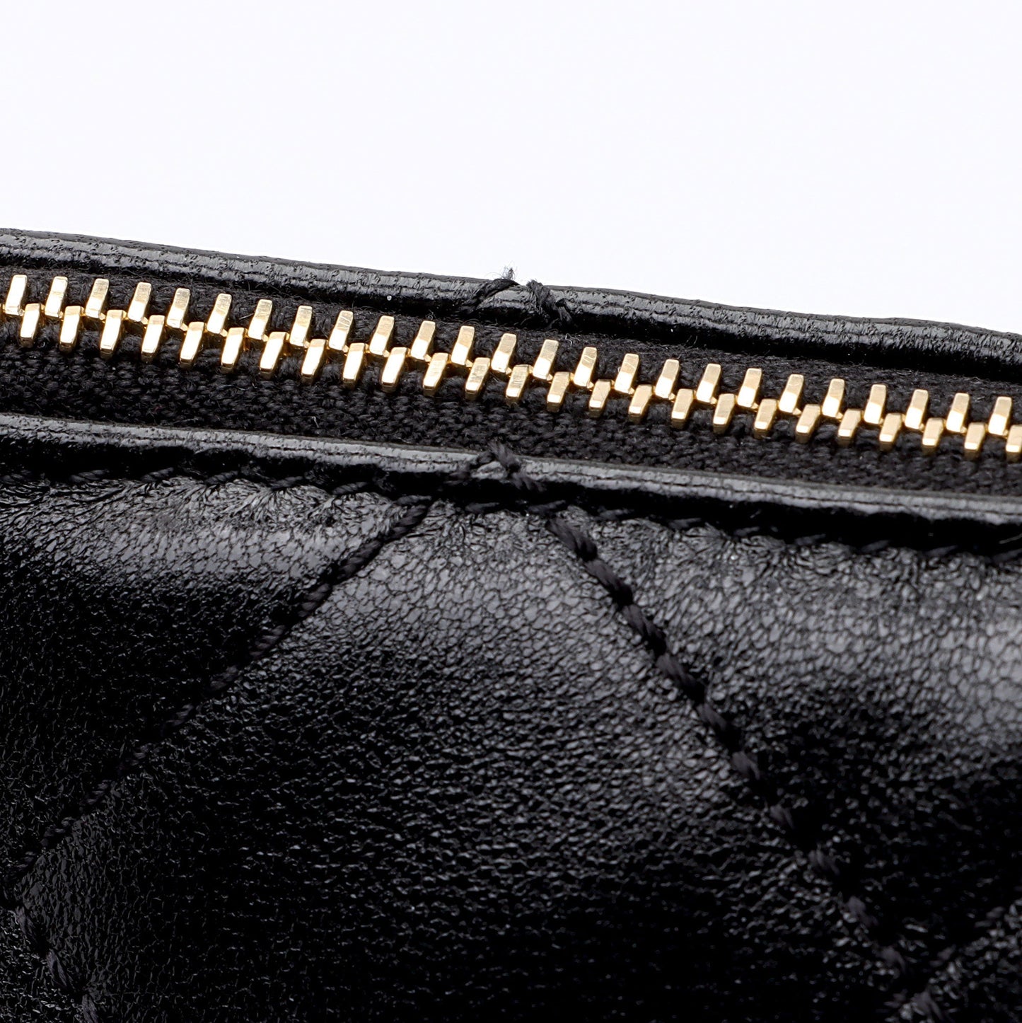 Saint Laurent Quilted Lambskin Pouch ixv7Bg