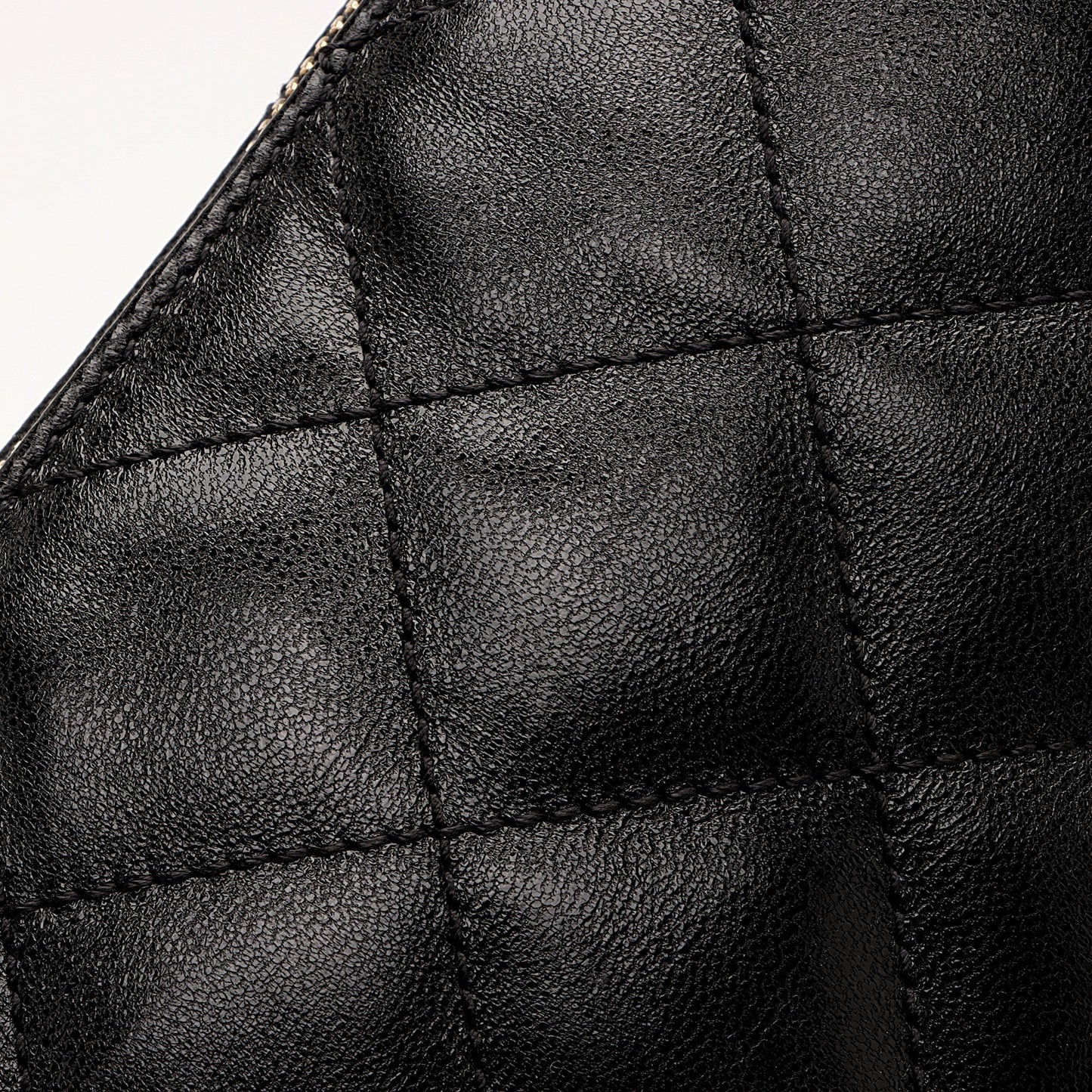 Saint Laurent Quilted Lambskin Pouch ixv7Bg