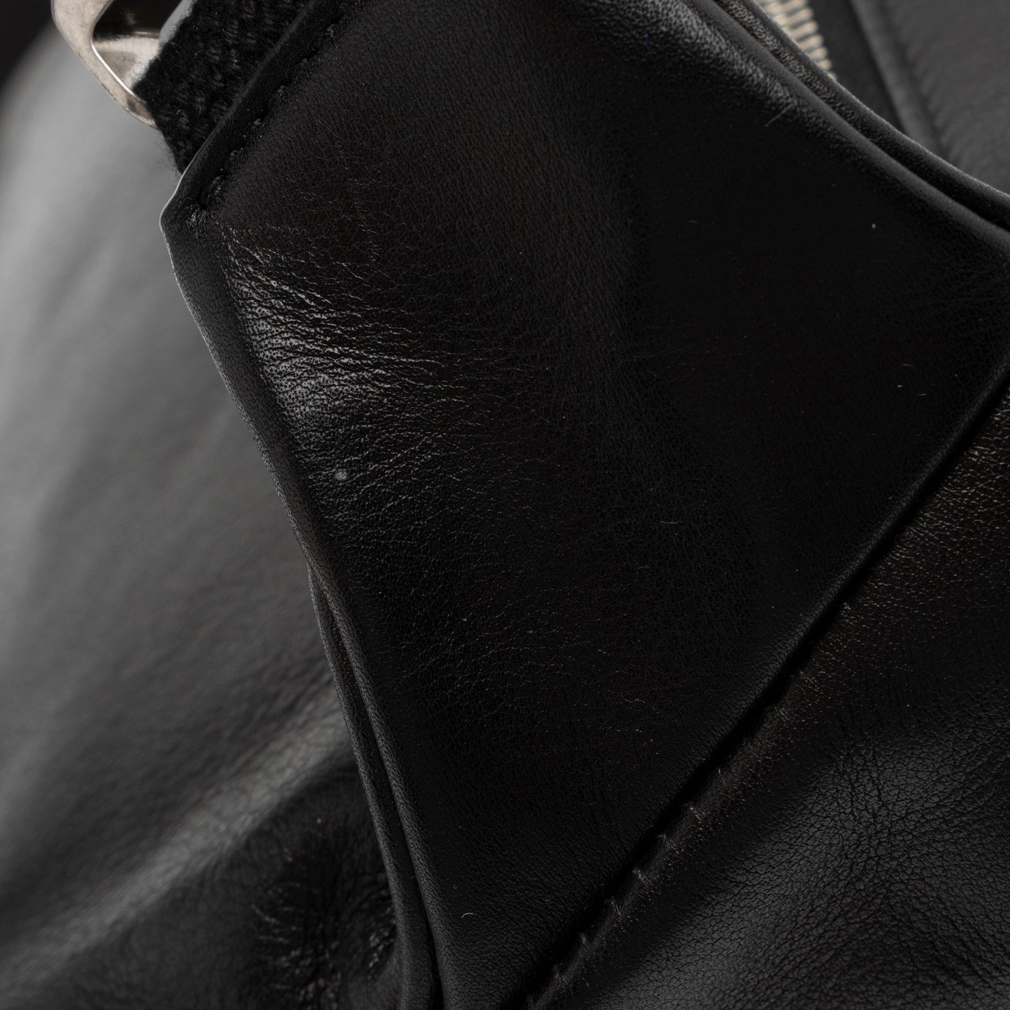 Saint Laurent Soft Calfskin Logo Classic Zipped Crossbody Belt Bag 518wkT