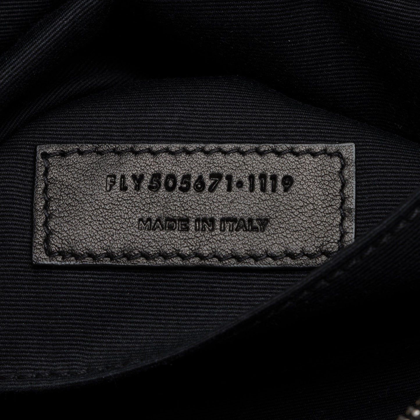 Saint Laurent Soft Calfskin Logo Classic Zipped Crossbody Belt Bag 518wkT