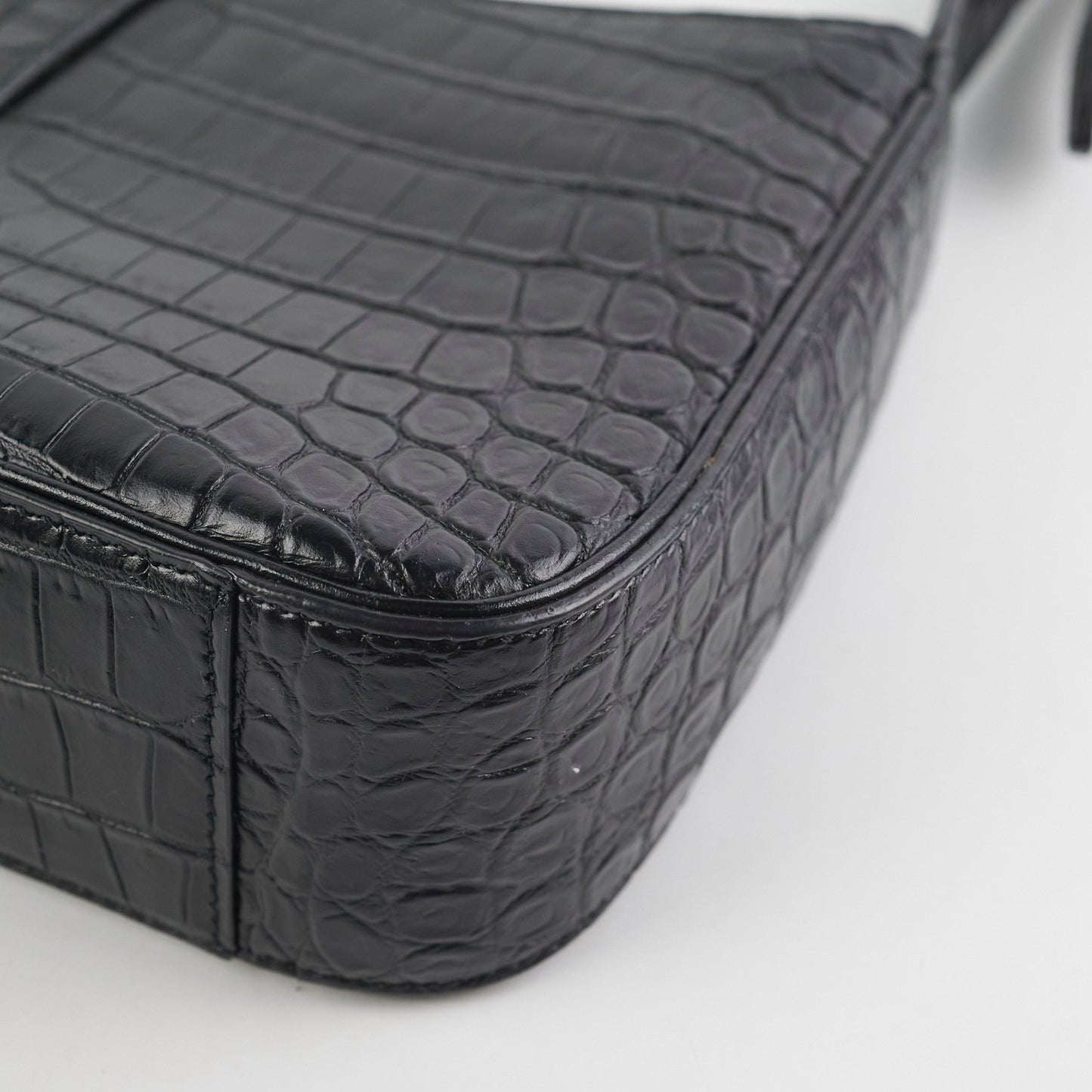 Saint Laurent Le5 a 7 croc Embossed Black