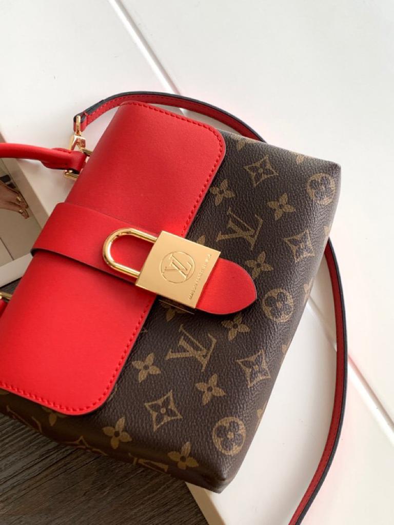 Top Quality Locky BB Monogram Canvas Red For Women,  Shoulder And Crossbody Bags 7.9in/20cm Top Quality M44322