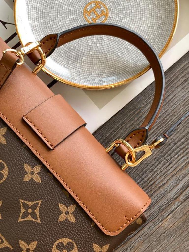 Top Quality Locky BB Monogram Canvas Caramel Brown For Women, Womens Handbags, Shoulder And Crossbody Bags 7.9in/20cm Top Quality M44654