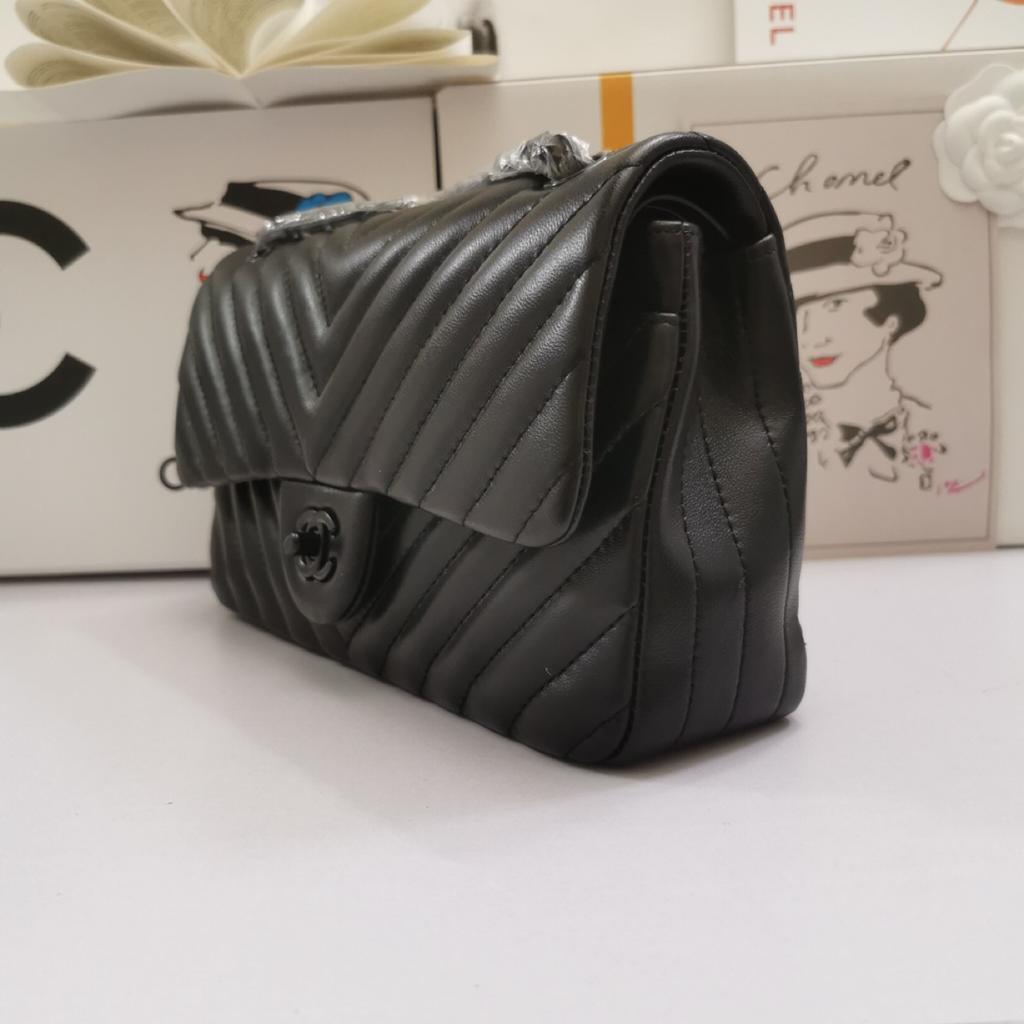 CHL Chevron Classic Handbag Black Hardware Black For Women, Womens Bags, Shoulder And Crossbody Bags 10.2in/26cm
