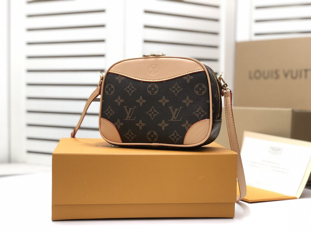 Top Quality Deauville Mini Monogram Canvas By Nicolas Ghesquiere For Women, Womens Handbags, Shoulder And Crossbody Bags 8.3in/22cm Top Quality M45528