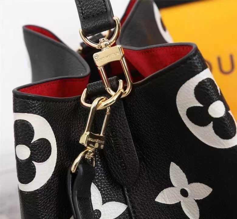 Top Quality NeoNoe MM Bucket Bag Monogram Flowers Black/White For Women,  Shoulder And Crossbody Bags 10.2in/26cm Top Quality M45497