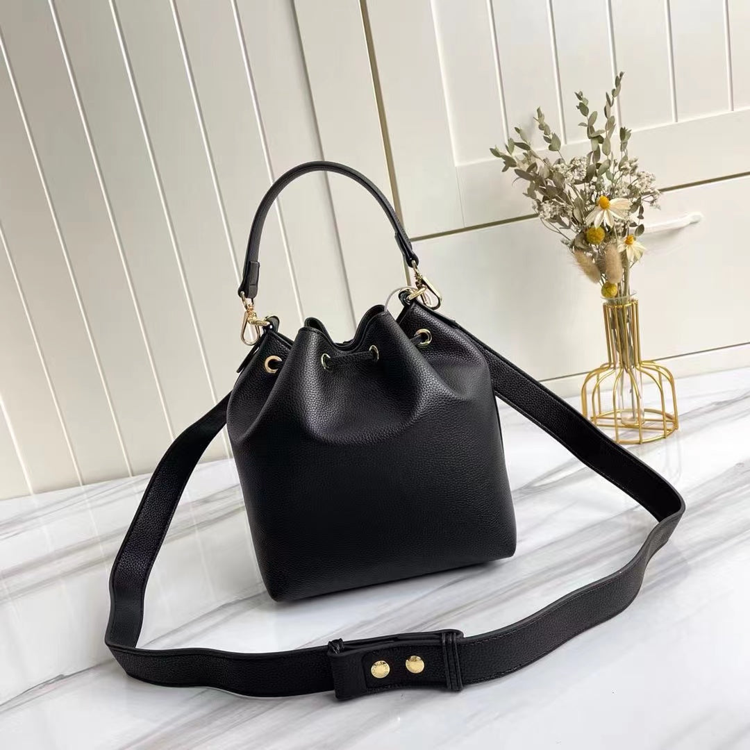 Top Quality Lockme Bucket Black For Women,  Shoulder And Crossbody Bags 9.1in/23cm Top Quality M57687