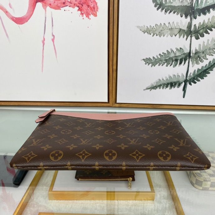 Top Quality Daily Pouch Bag Monogram Canvas Light Pink For Women 11.6in/29.5cm Top Quality M62942