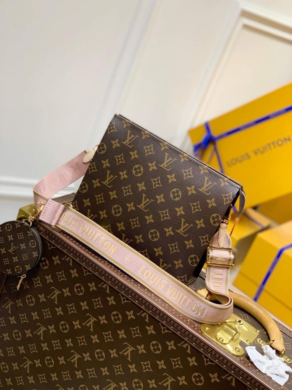Louis Vuitton Crossbody Women Pouch – 2-Piece Set (Brown/Pink)