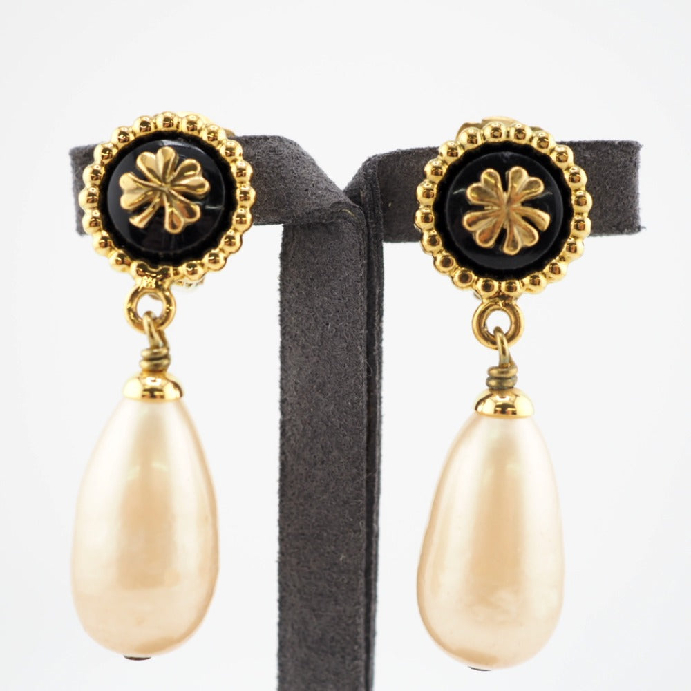 CHANEL Earring Gold Plated, Faux Pearl gold Gold Platedx Fake Pearl Clover