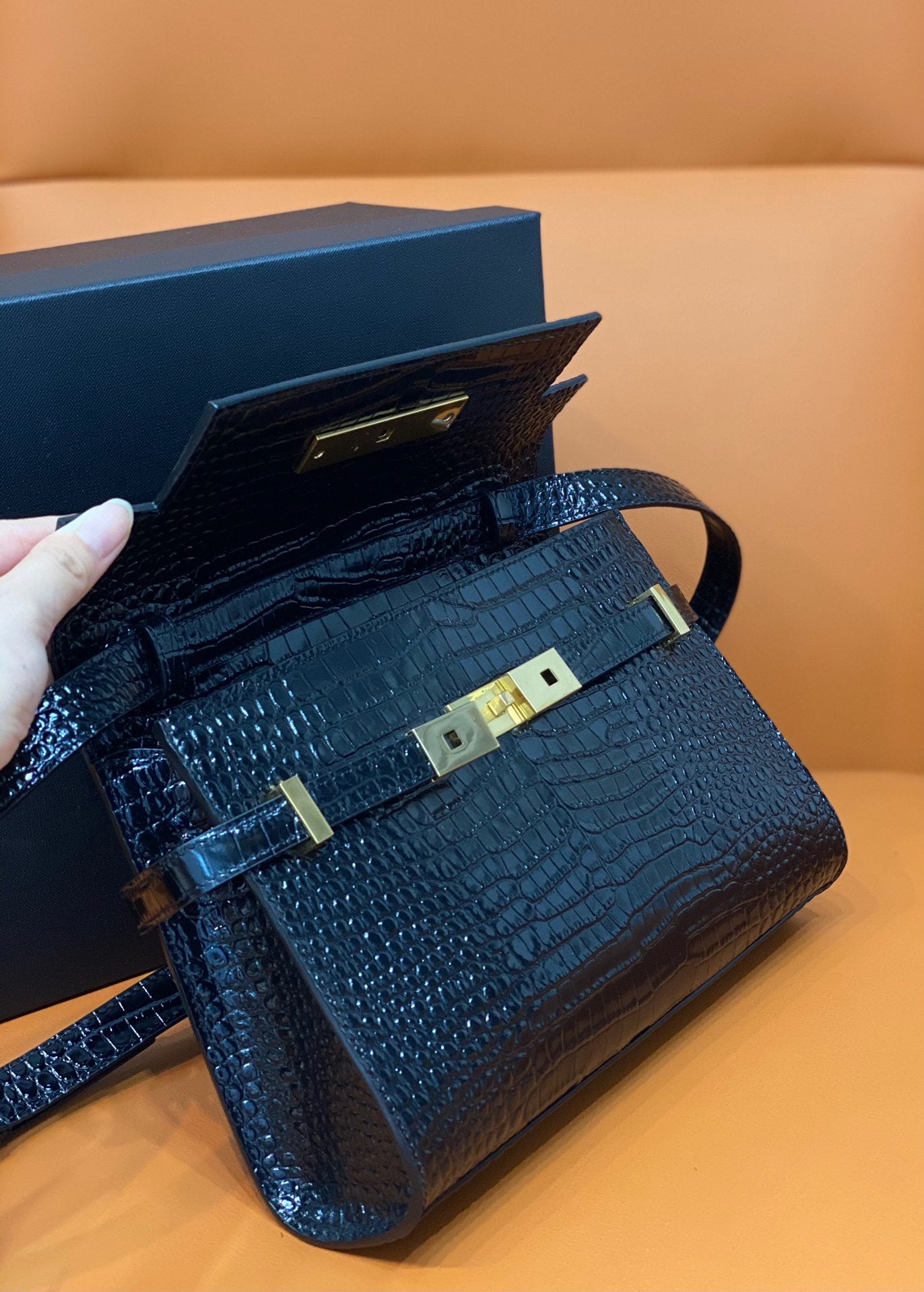 YSSL Manhattan Small Shoulder Bag Black For Women 9in/24cm YSL 675626DND0W1000