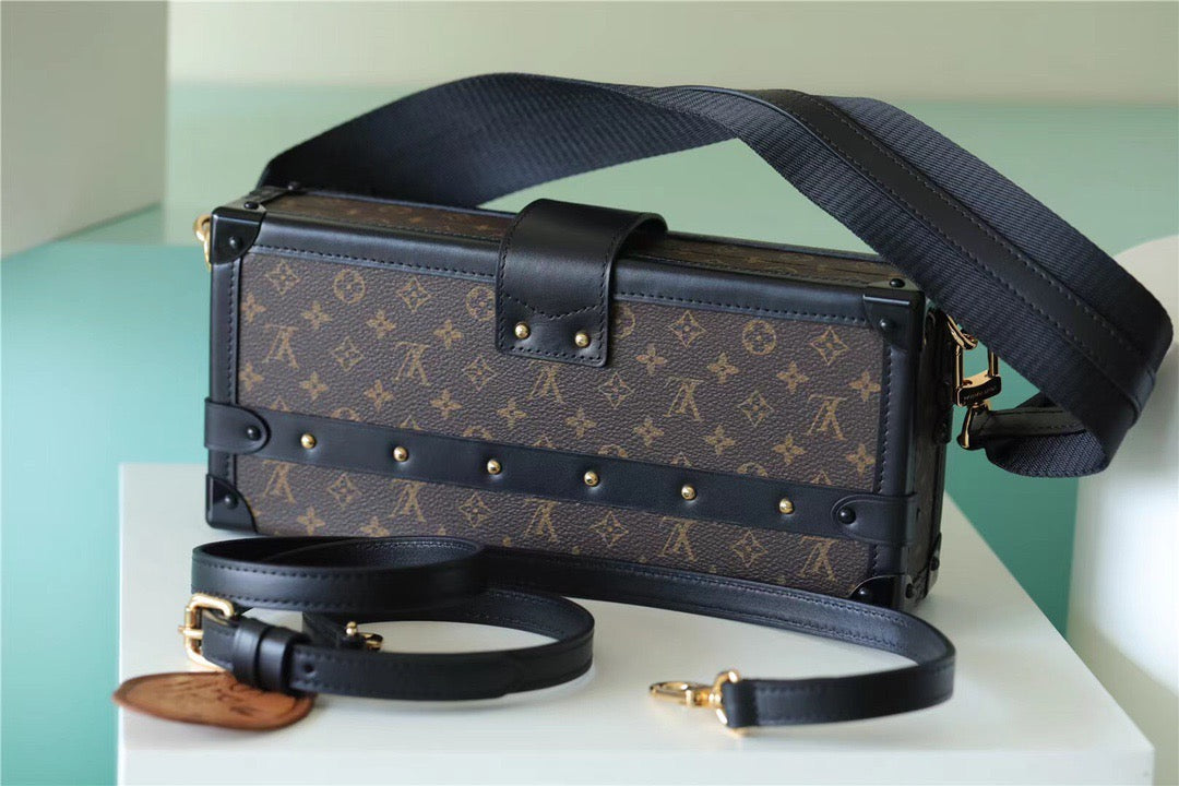 Top Quality Petite Malle East-West Monogram Canvas By Nicolas Ghesquiere For Women,  Shoulder And Crossbody Bags 27cm/10.6in Top Quality M46120