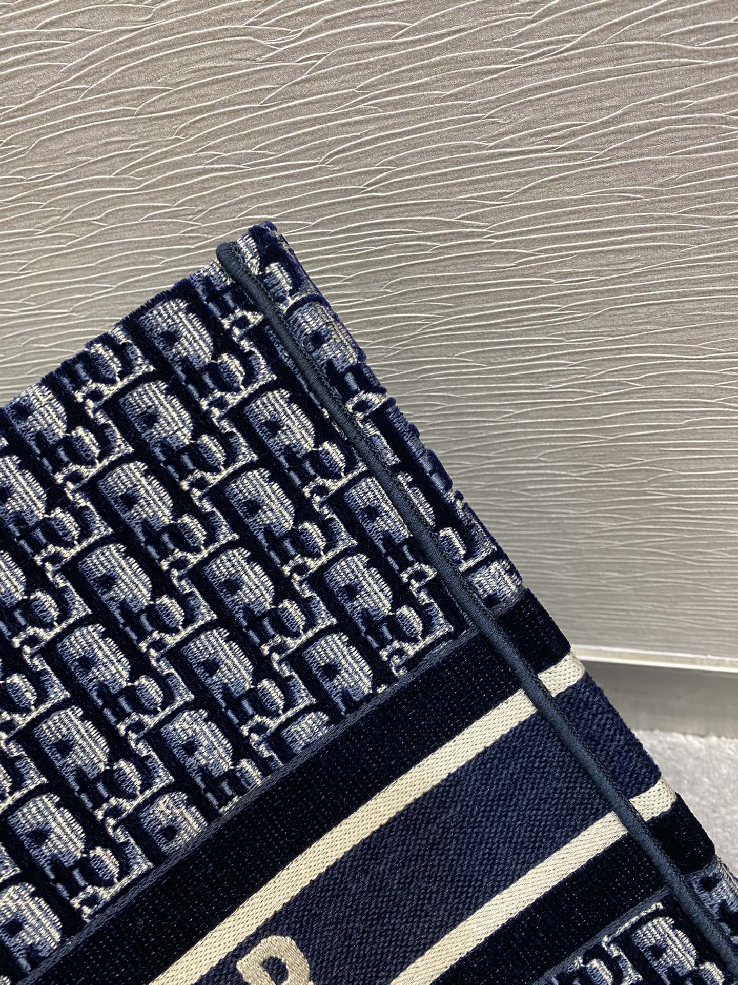 Top Quality MeTop Qualityum Book Tote Dark Blue For Women 14in/36cm CD M1296ZRIW_M928