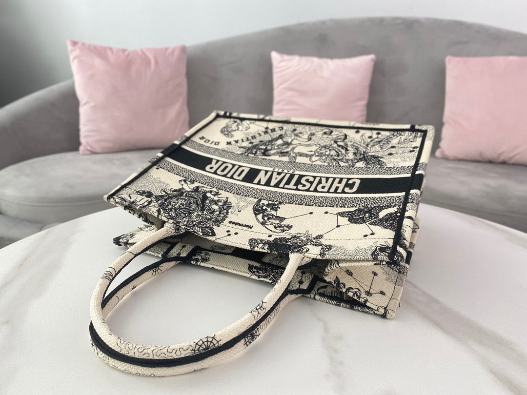 Top Quality MeTop Qualityum Book Tote White Multicolor , For Women, Womens Handbags 14in/36cm CD M1296ZRHZ_M941