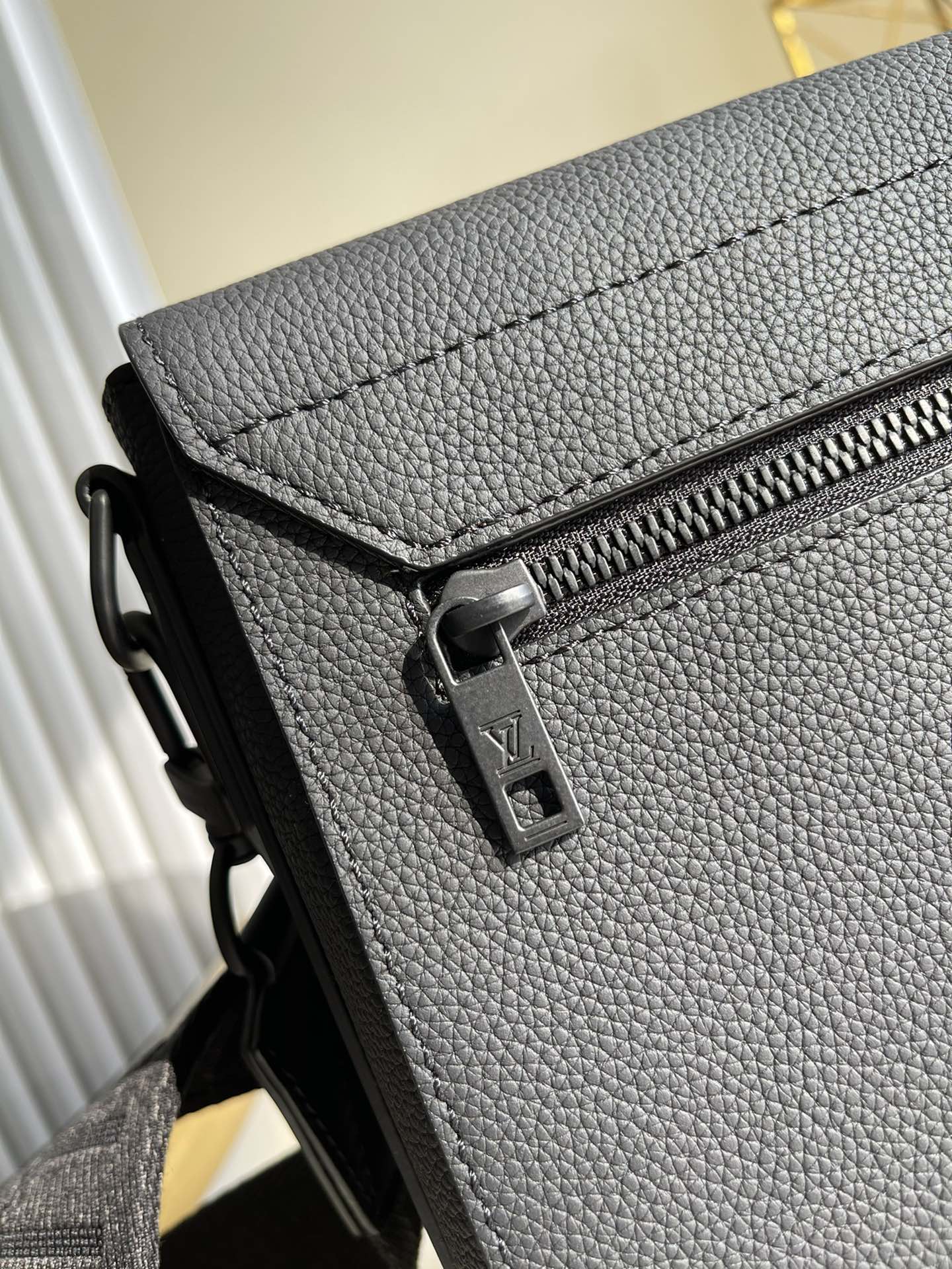Top Quality Messenger Grain Black For Men, Bags, Shoulder And Crossbody Bags 11in/28cm Top Quality M57080