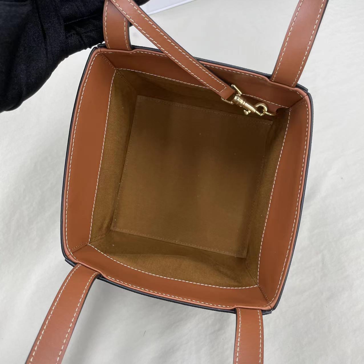 Top Quality Cuir Triopé Canvas Cube Bag Triumph Tan For Women 6in/15cm 199202EIN.04LU