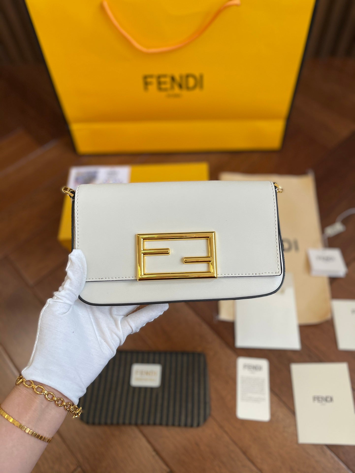 EN - New 1:1 rep  Bags FEI 250