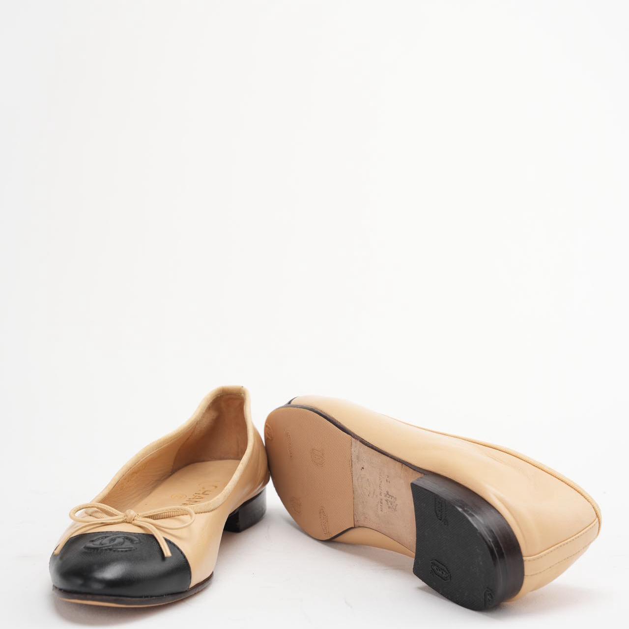 Chanel Beige / Black Classic Ballerina Leather Flats Size 39