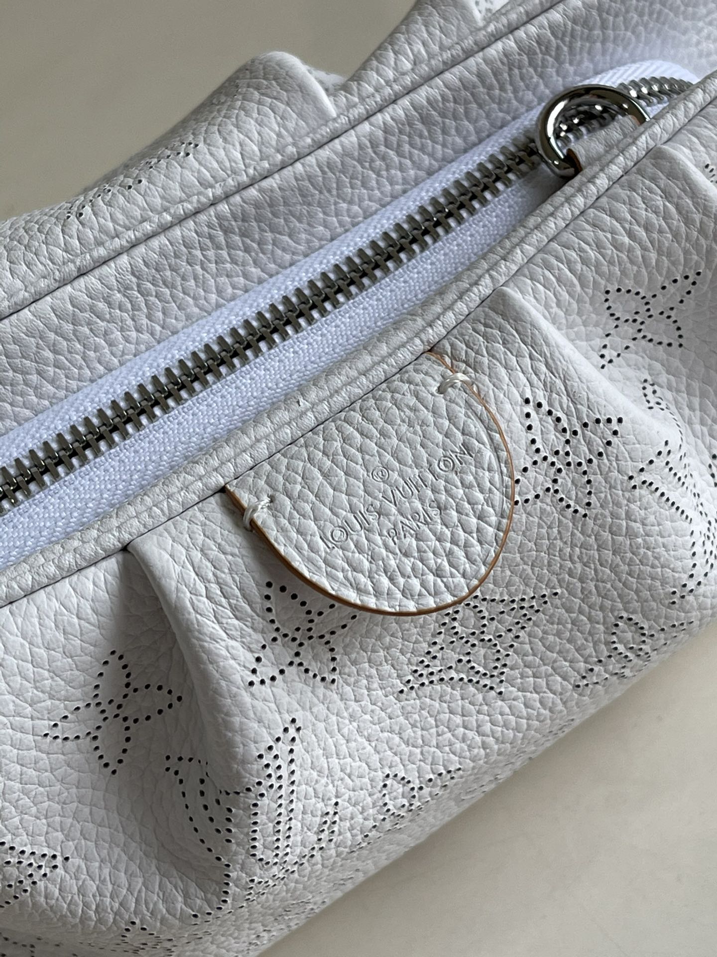 Top Quality Scala Mini Pouch White For Women,  Shoulder And Crossbody Bags 9.1in/23cm Top Quality M80410