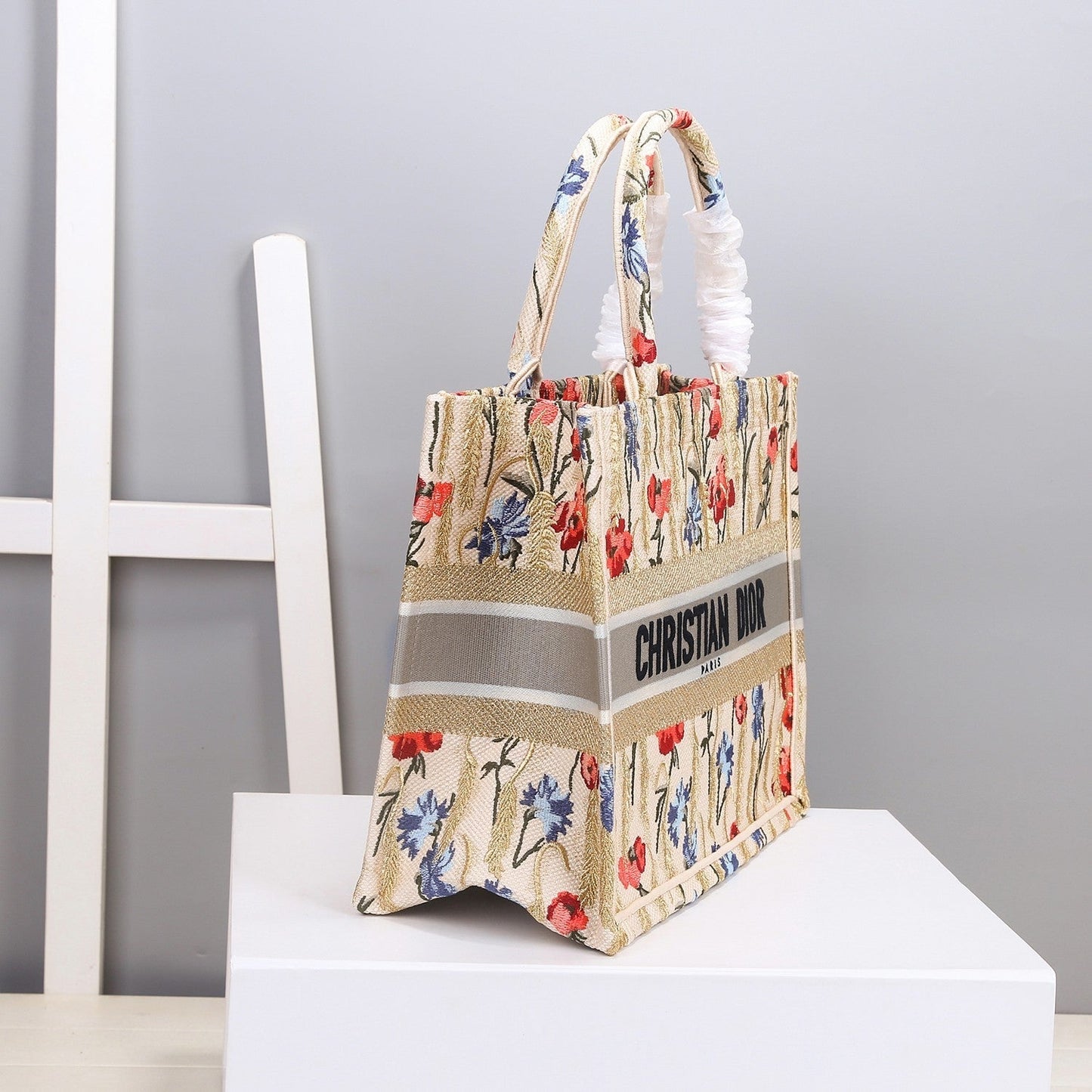Top Quality MeTop Qualityum Book Tote Beige For Women 36cm/16.5in CD