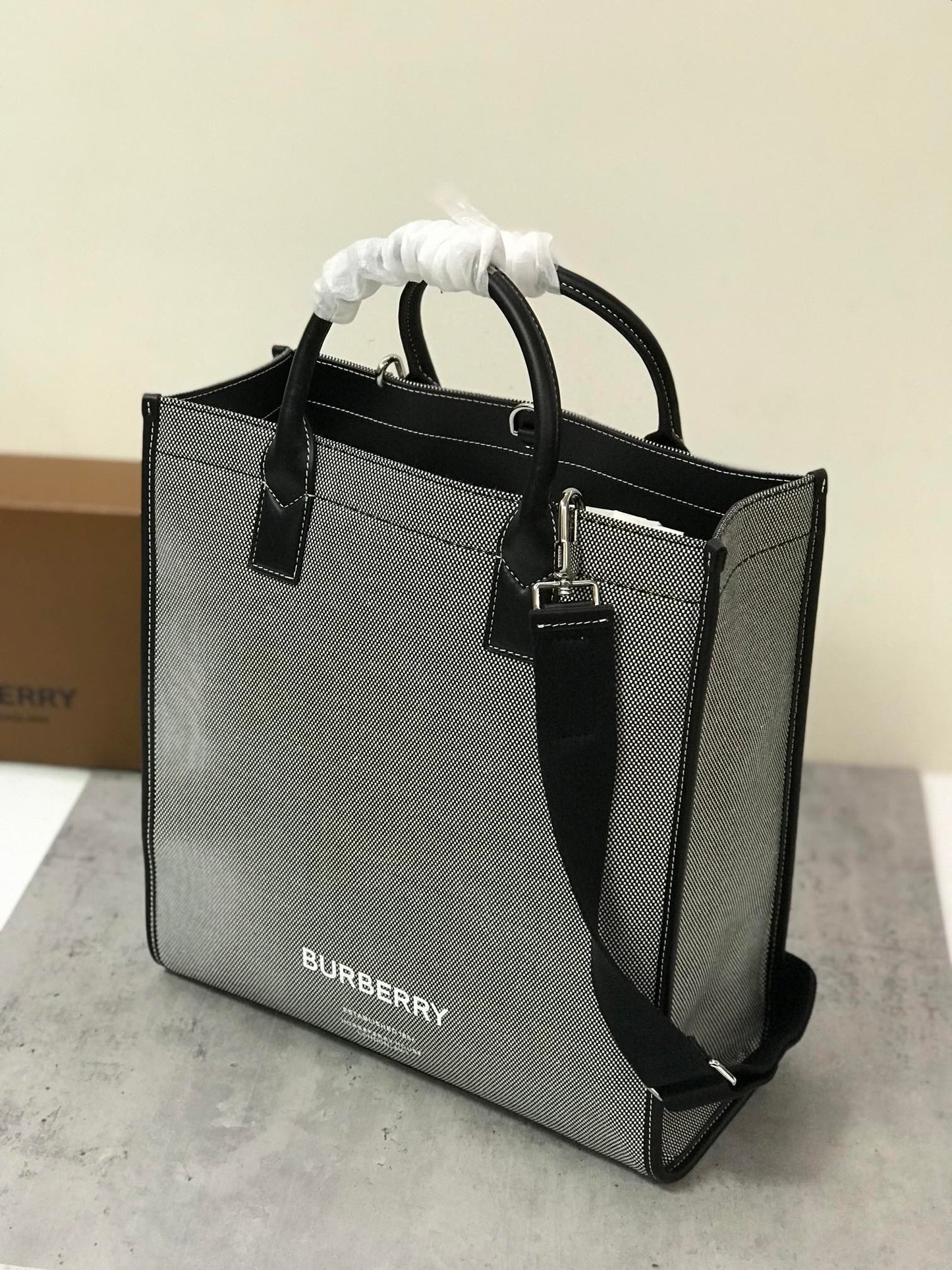 Top Quality Horseferry Print Cotton Canvas Tote Black/Grey For Women, Womenâs Bags, Shoulder And Crossbody Bags 14in/ 35.5cm BUR 80508141