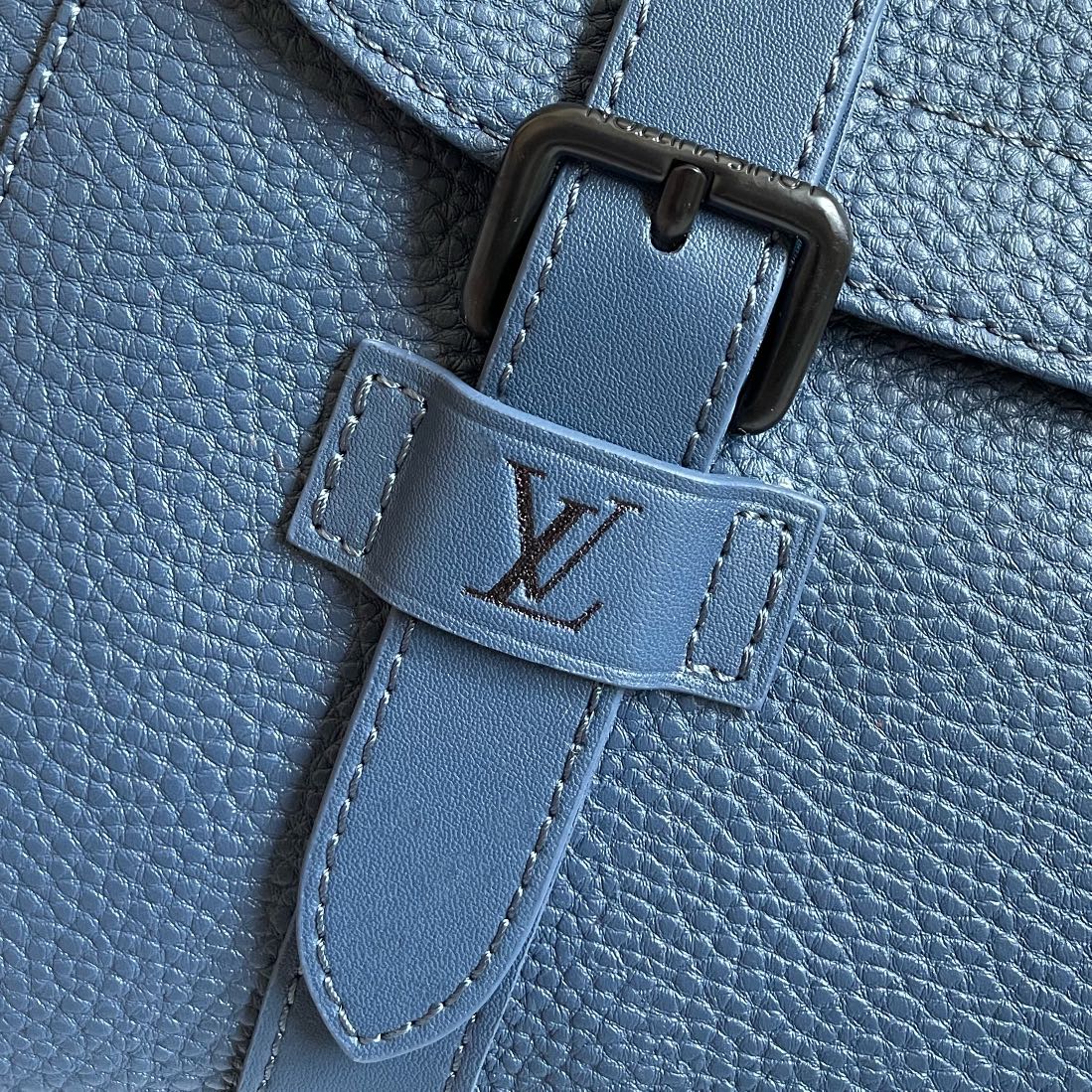 Top Quality Christopher Messenger Taurillon Blue For Men, Bags, Shoulder And Crossbody Bags 11.4in/29cm Top Quality M58475