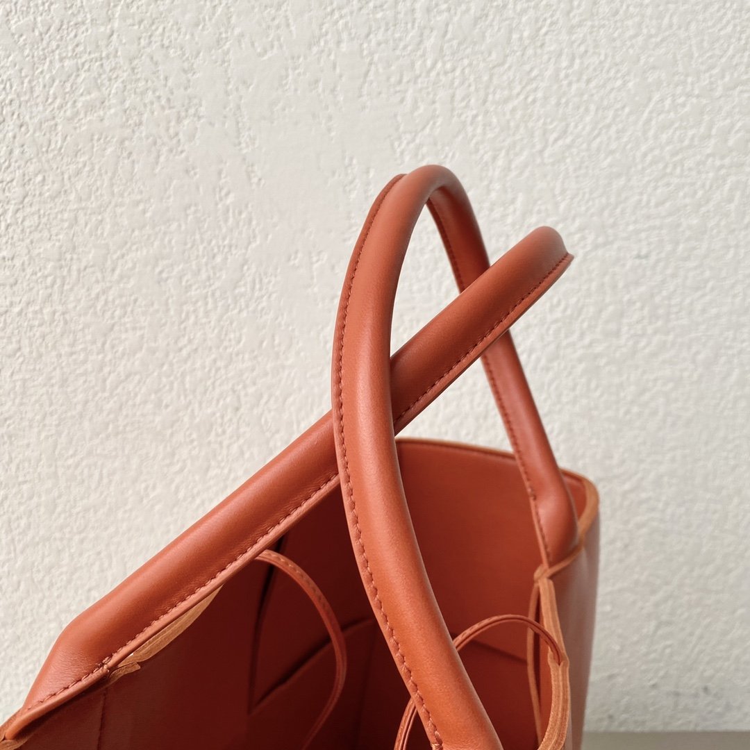 Top Quality Arco Tote Bag For Women 16.14in/41cm In Brown 609175VMAY37660