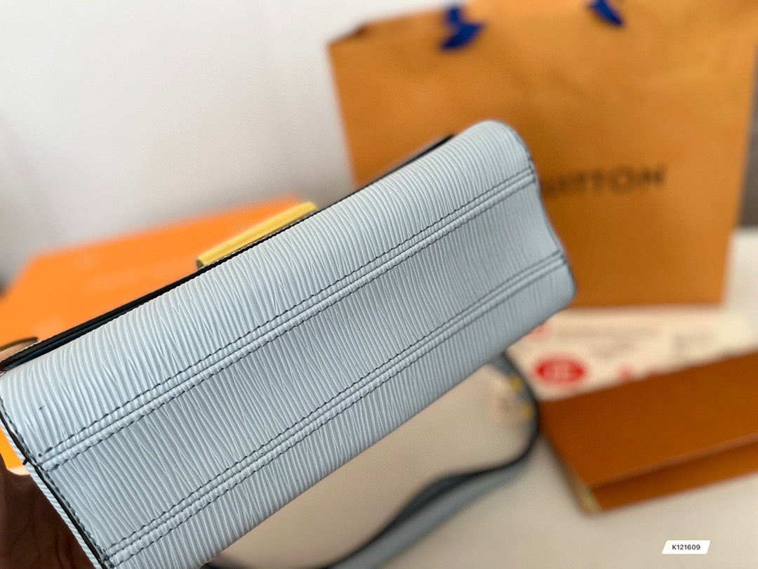 EN - New 1:1 rep Lux Bags LUV 530