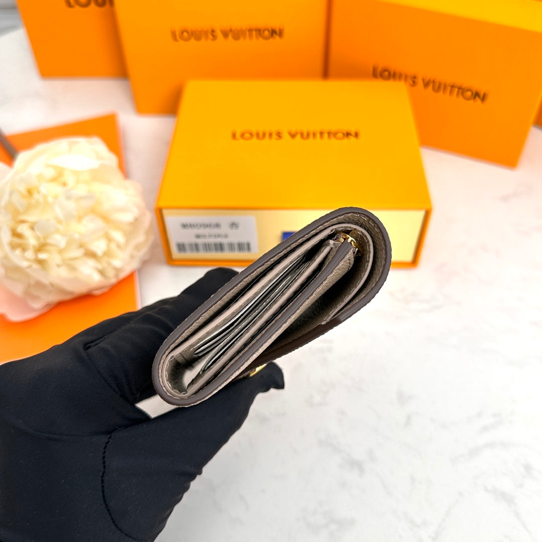 EN - New 1:1 rep  Wallet LUV 136