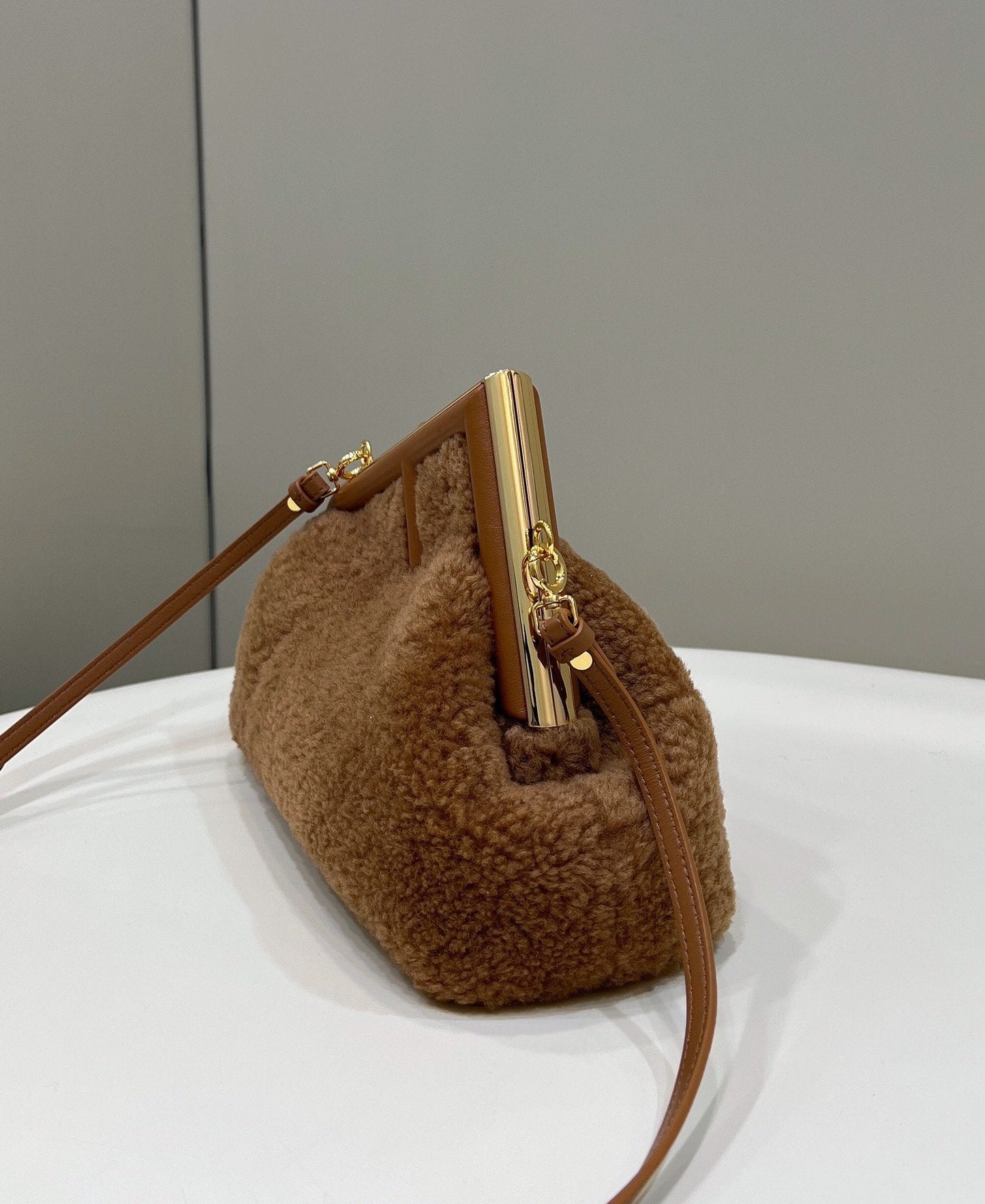 Top QualityTop Quality Top QualityTop Qualityrst Small Brown Mink Bag For Woman 26cm/10in