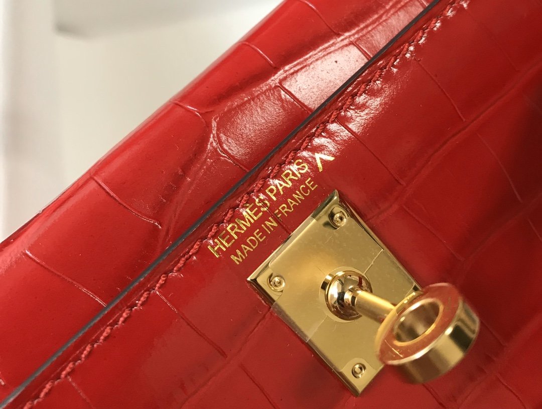 Top Quality Kelly Red For Women Gold Toned Hardware 7.8in/20cm