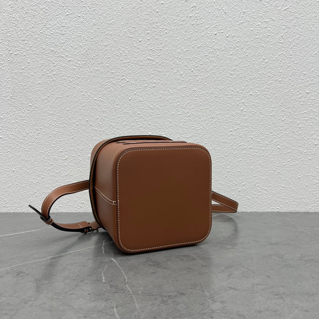 Top Quality Medium Box Cuir Triomphe Tan For Women 6in/16cm 199253DU3.04LU