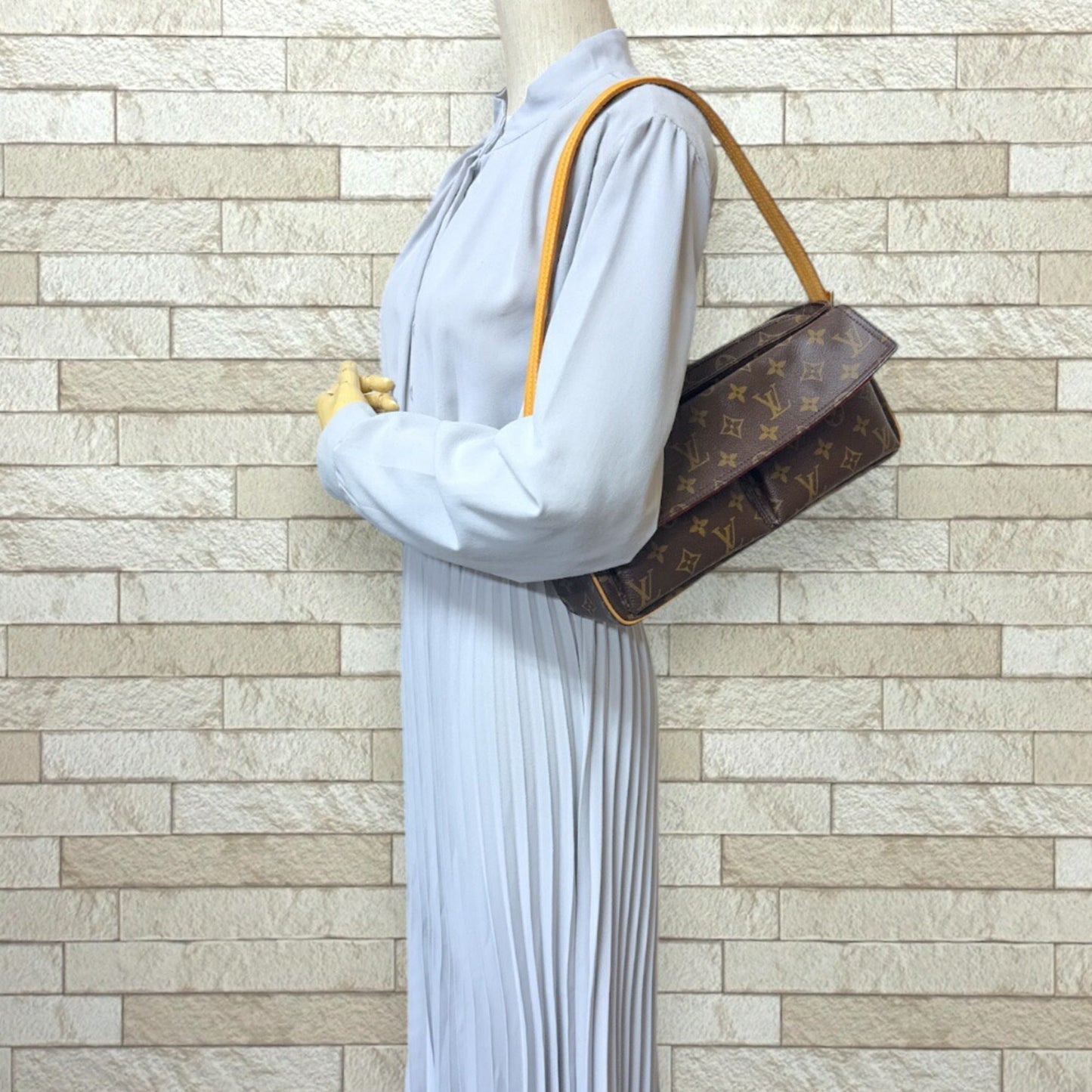 Louis Vuitton Monogram  Monogram Shoulder Bag