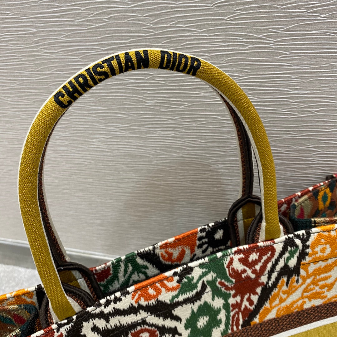 Top Quality MeTop Qualityum Book Tote Multicolor For Women 14in/36cm CD