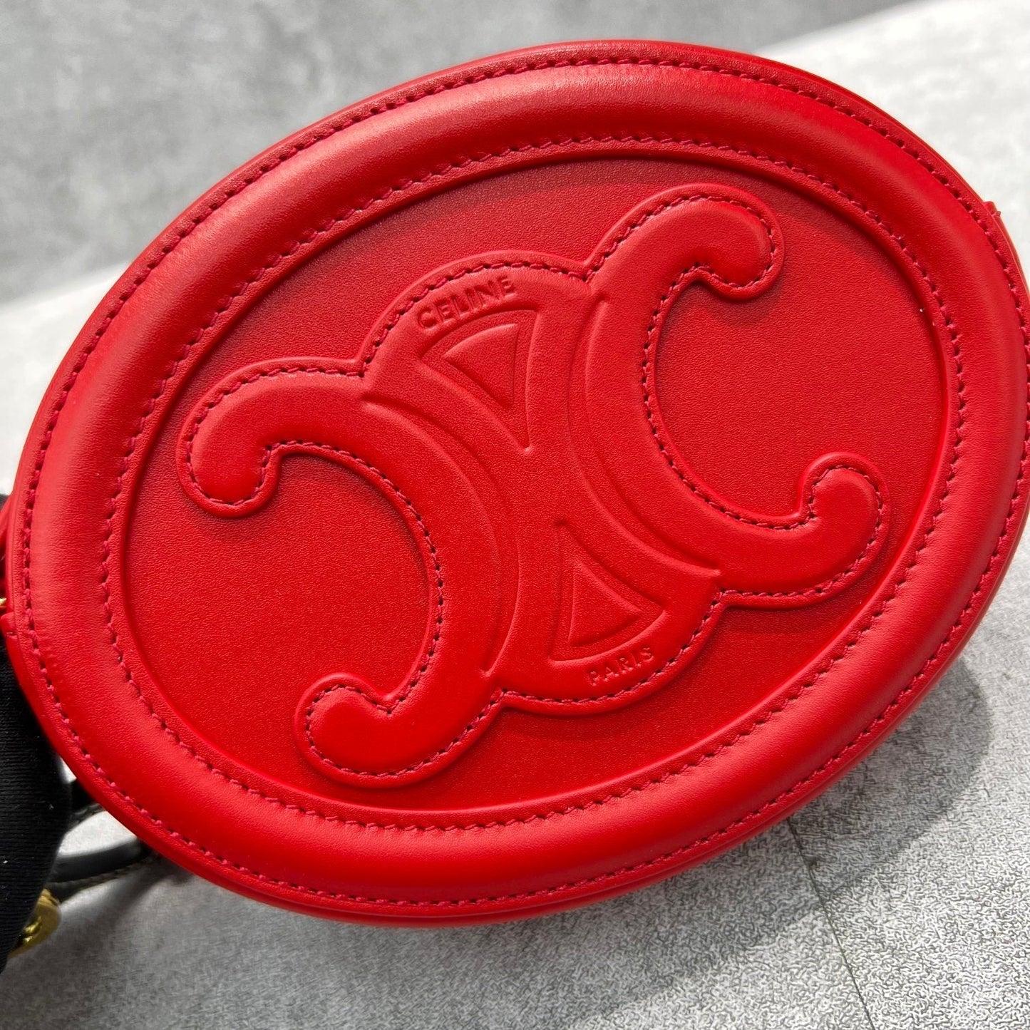 Top Quality Crossbody Oval Purse Cuir Triomphe Red For Women 6in/16cm 