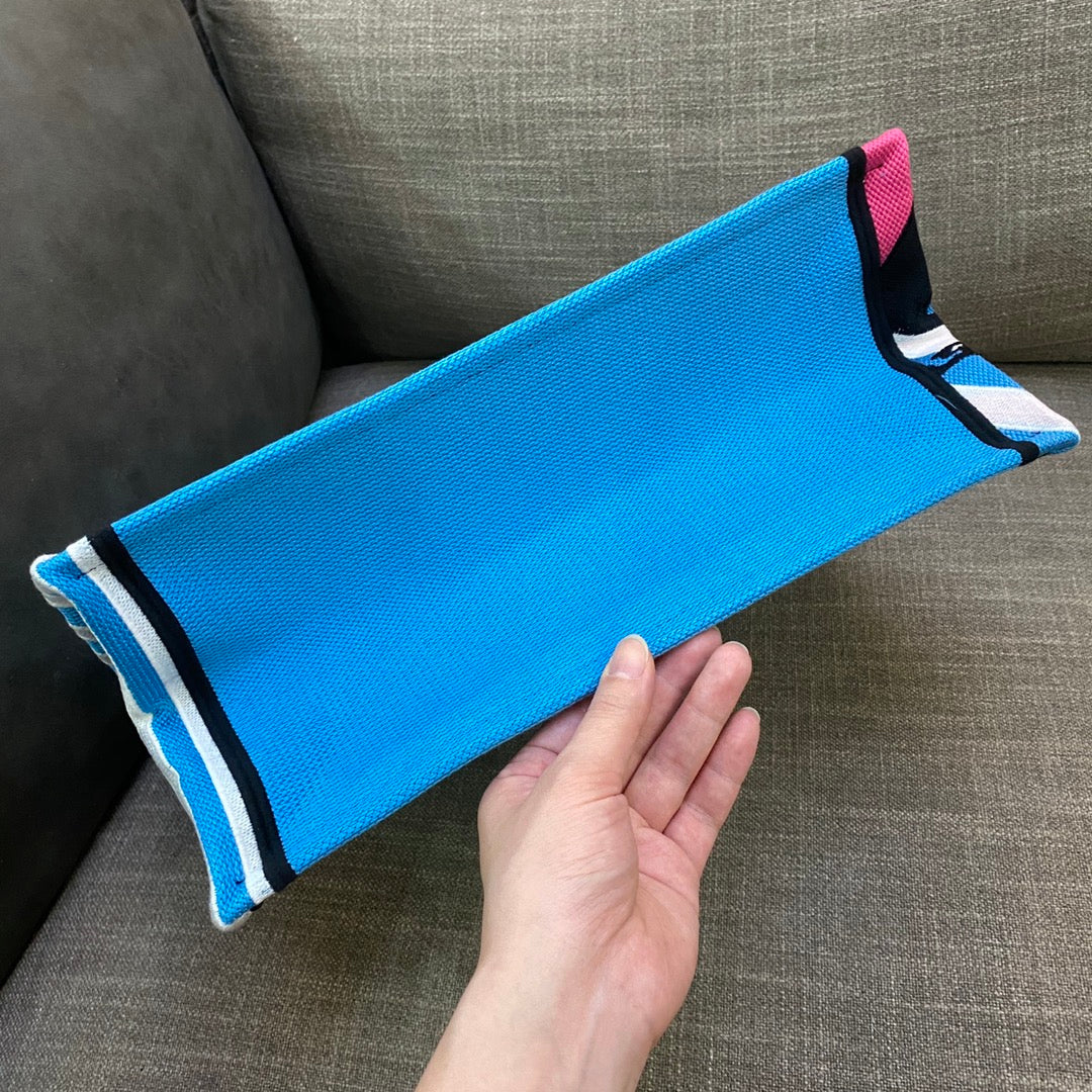Top Quality MeTop Qualityum Book Tote Bright Blue and Bright Pink D-Jungle Pop Embroidery, Blue/Pink, For Women Womens Handbags, 36cm CD M1296ZRON_M888